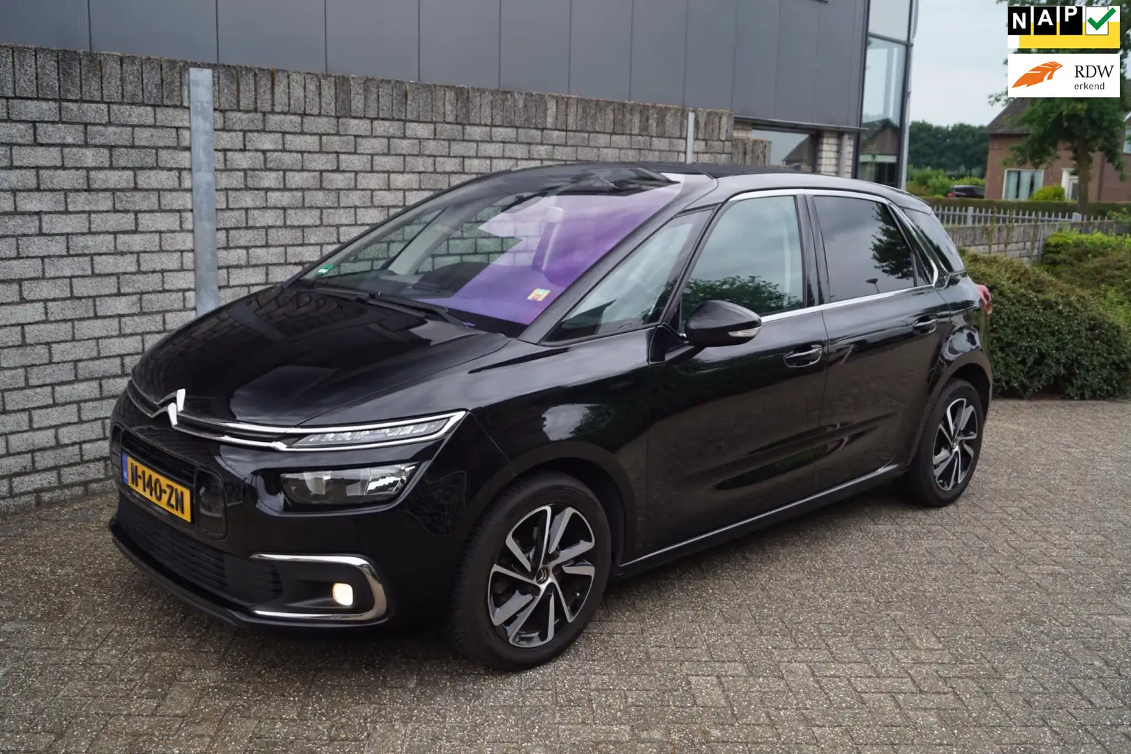 Citroen C4 Picasso 1.2 PureTech Feel Navi Camera Apple Carplay Clima Zwart - 1