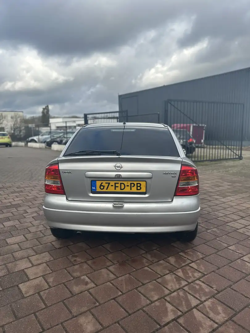 Opel Astra 1.6 GL AUTOMAAT Grijs - 2