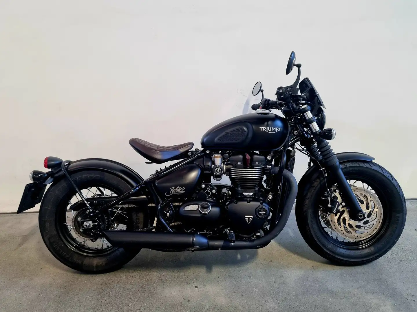 Triumph Bonneville Bobber Black Černá - 1