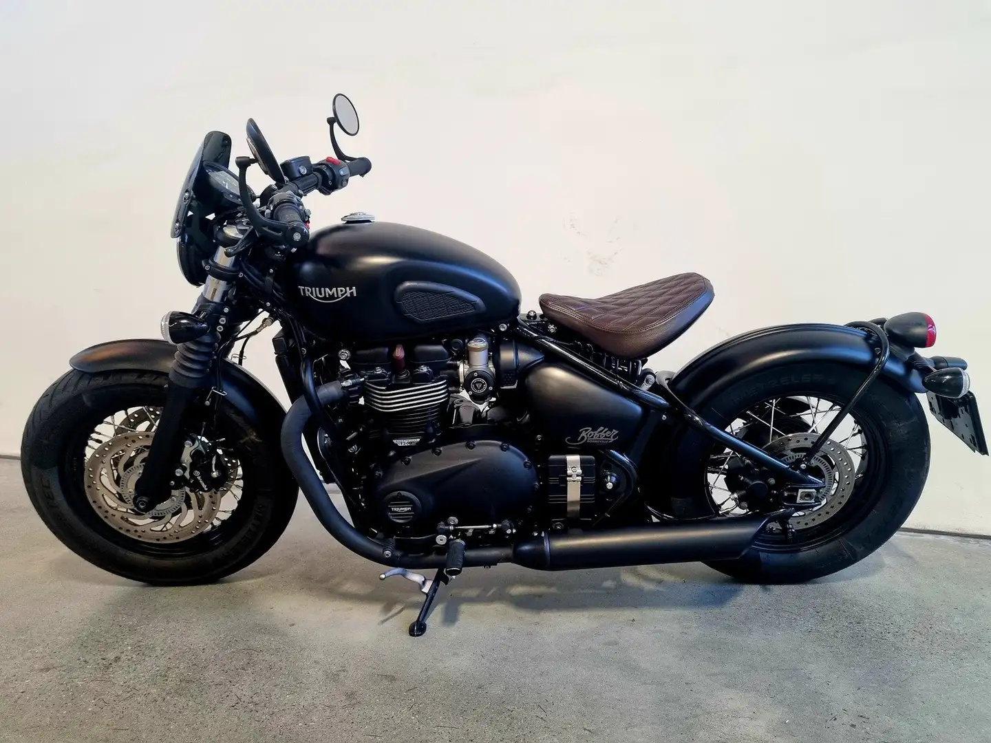 Triumph Bonneville Bobber Black Černá - 2