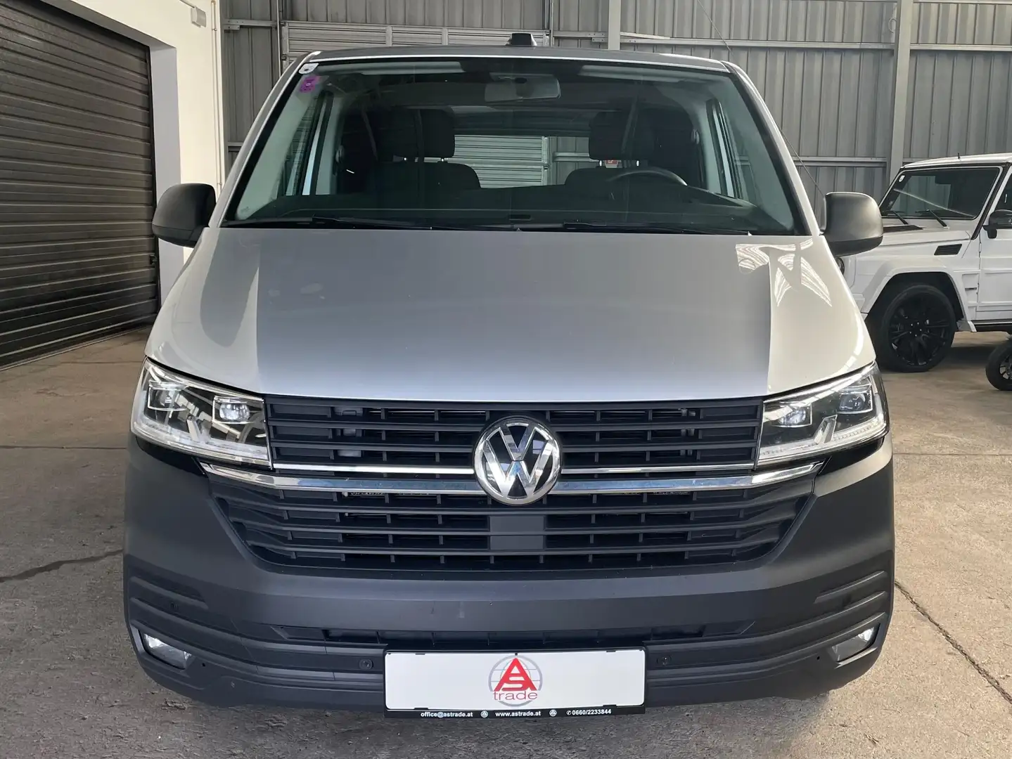Volkswagen T6.1 Transporter 2,0 TDI*lang*DSG*Navi* Grau - 2