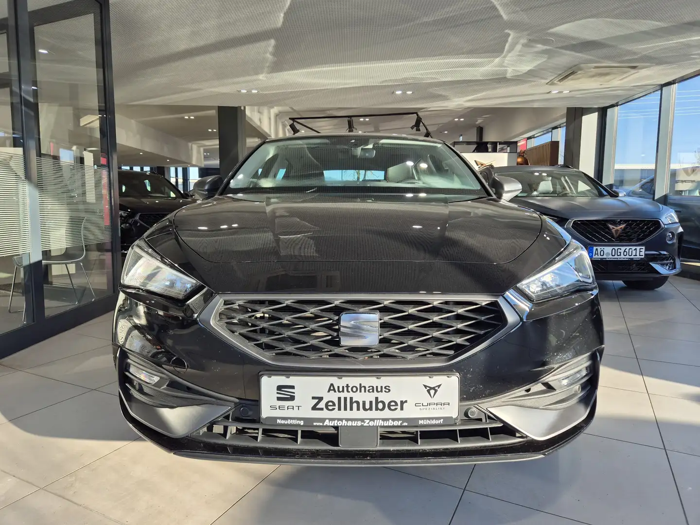 SEAT Leon 1.5 eTSI ACT OPF DSG FR *ACC*Kamera*Navi*Sitzhzg* Schwarz - 2