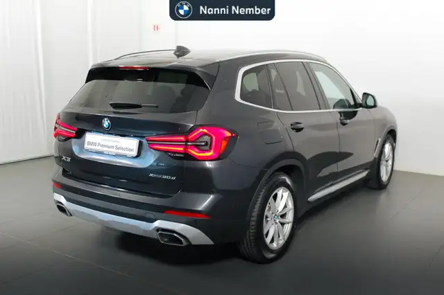 BMW X3 view 3
