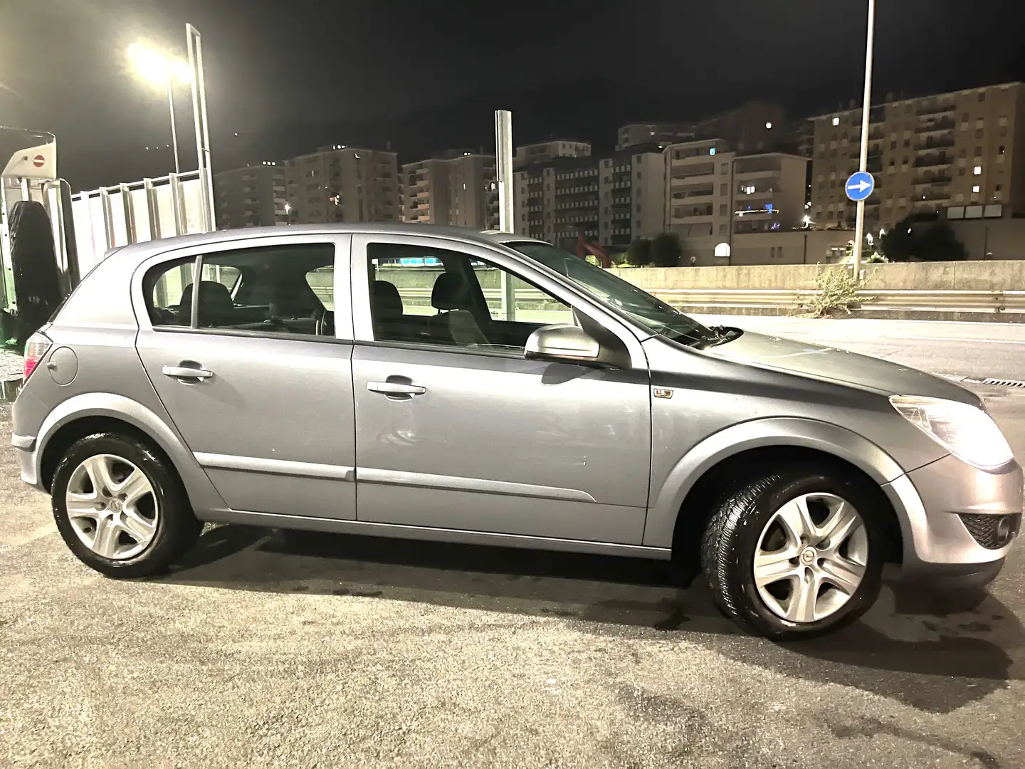 Opel Astra 5p 1.7 cdti Enjoy 110cv - 1