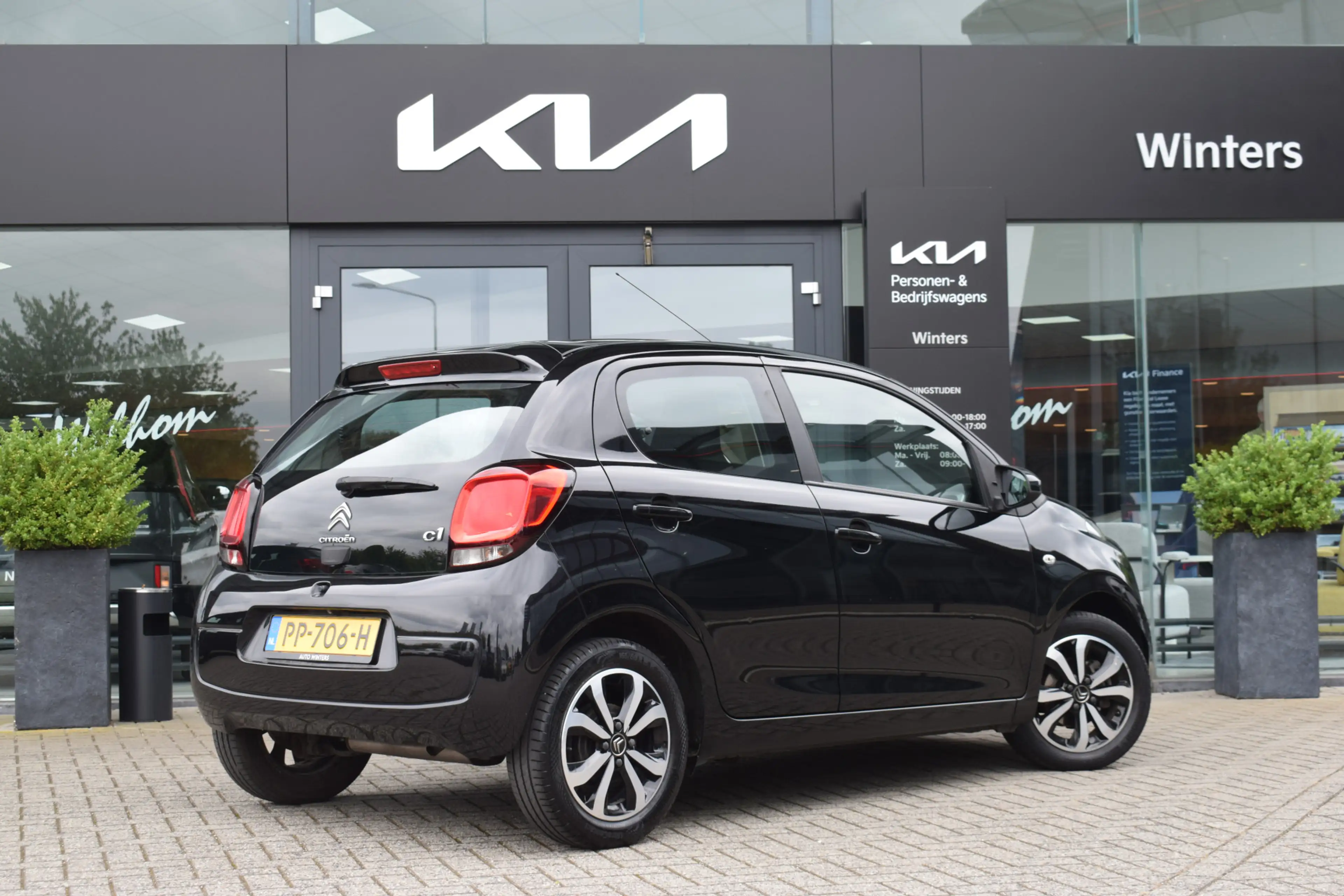 Citroen C1 1.0 VTi Shine Automaat | Carplay | Airco | Camera — photo 2