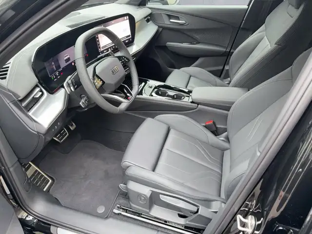Audi Q3 view 6