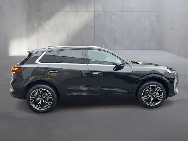 Audi Q3 view 5