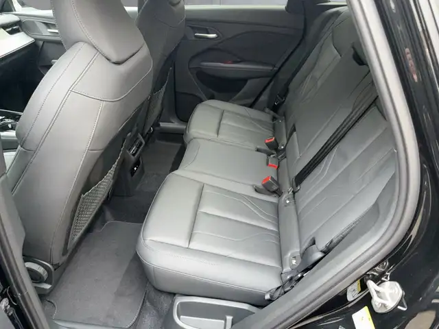 Audi Q3 view 14