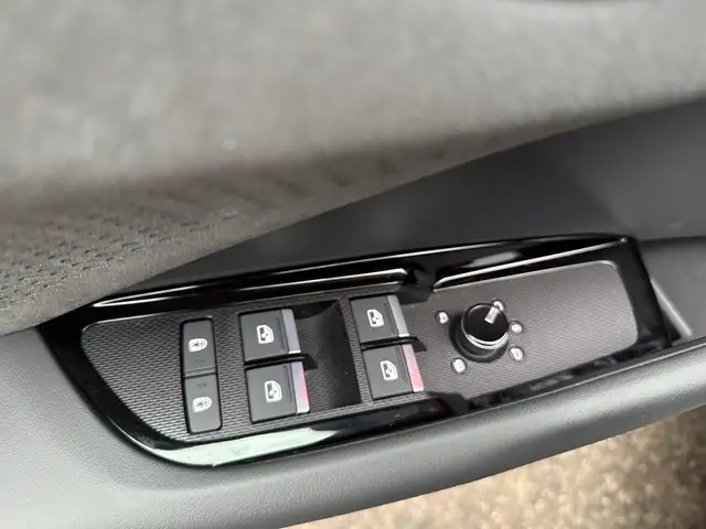 Audi Q3 view 15