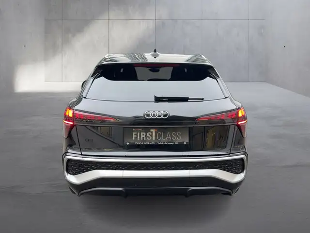 Audi Q3 view 4