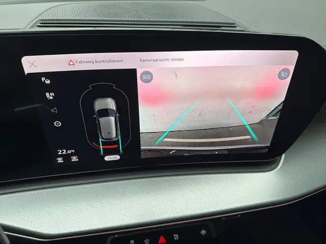 Audi Q3 view 10