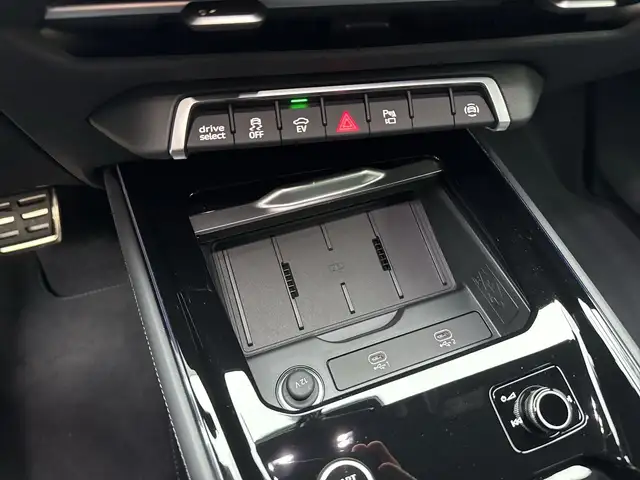 Audi Q3 view 12