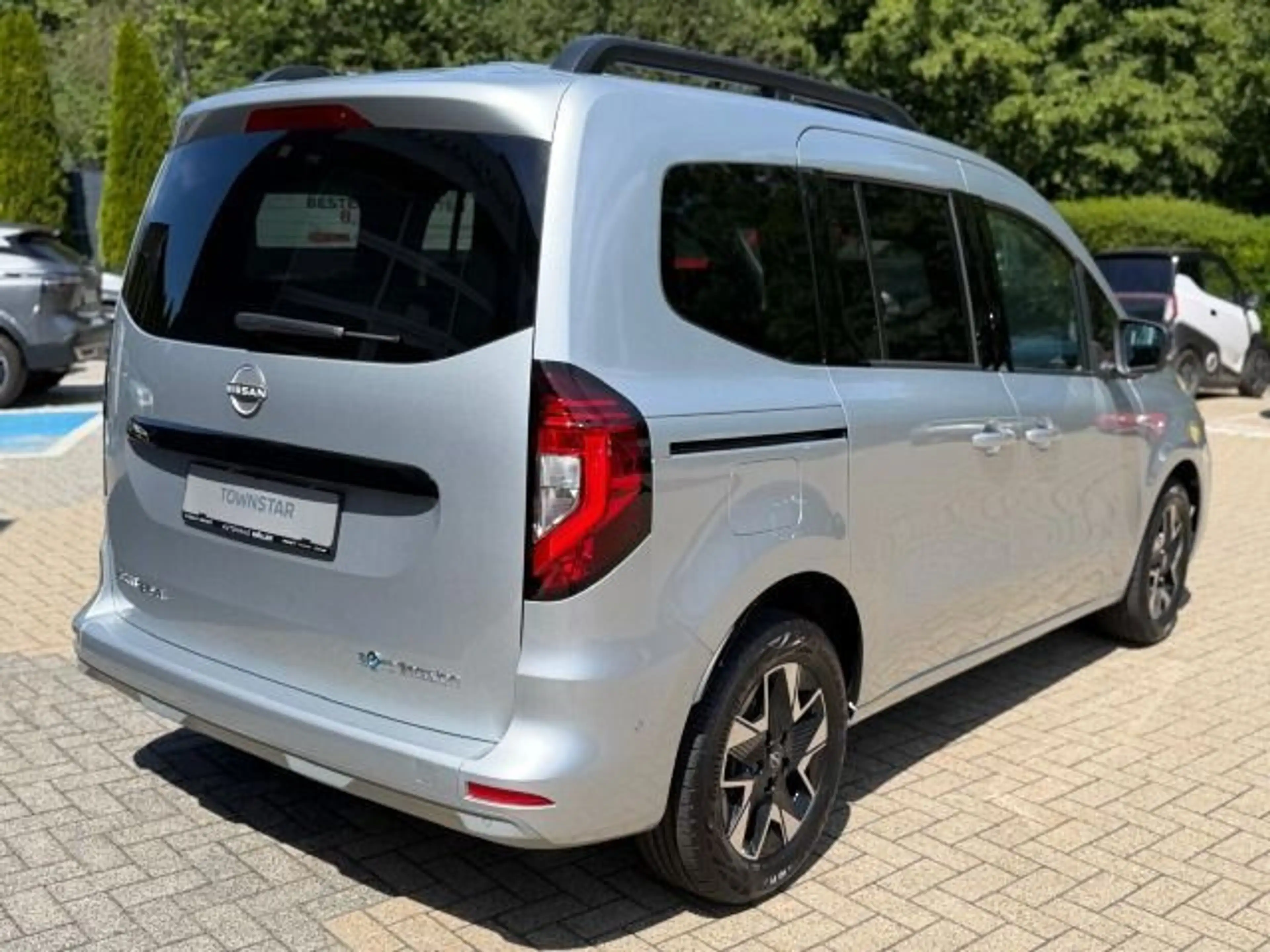 Nissan Townstar Kombi EV 122PS L1 Tekna WP — photo 12