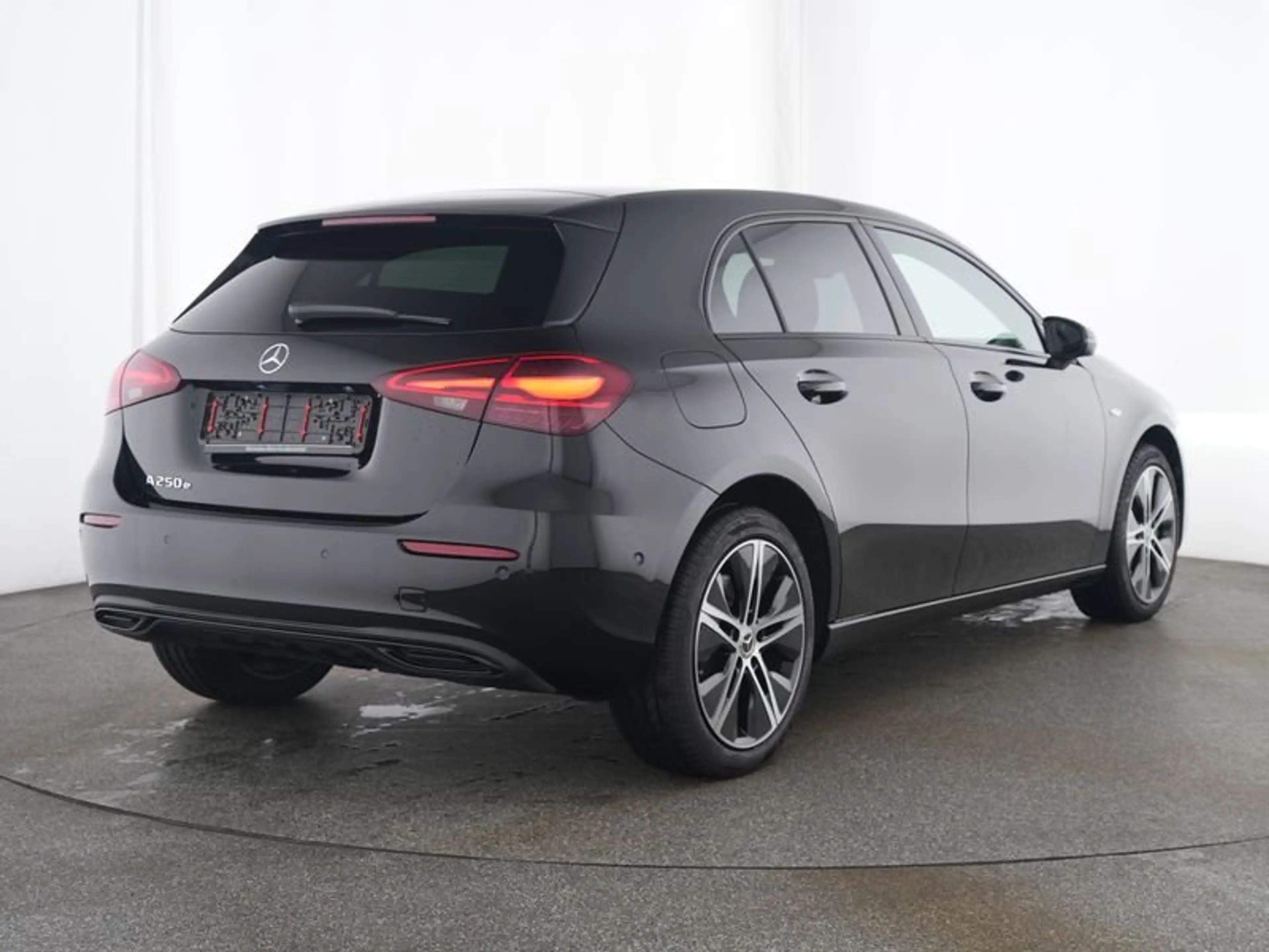 Mercedes-Benz A 250 e PROGRESSIVE*AHK*APPLE-CARPLAY*TOTWINKEL — photo 2