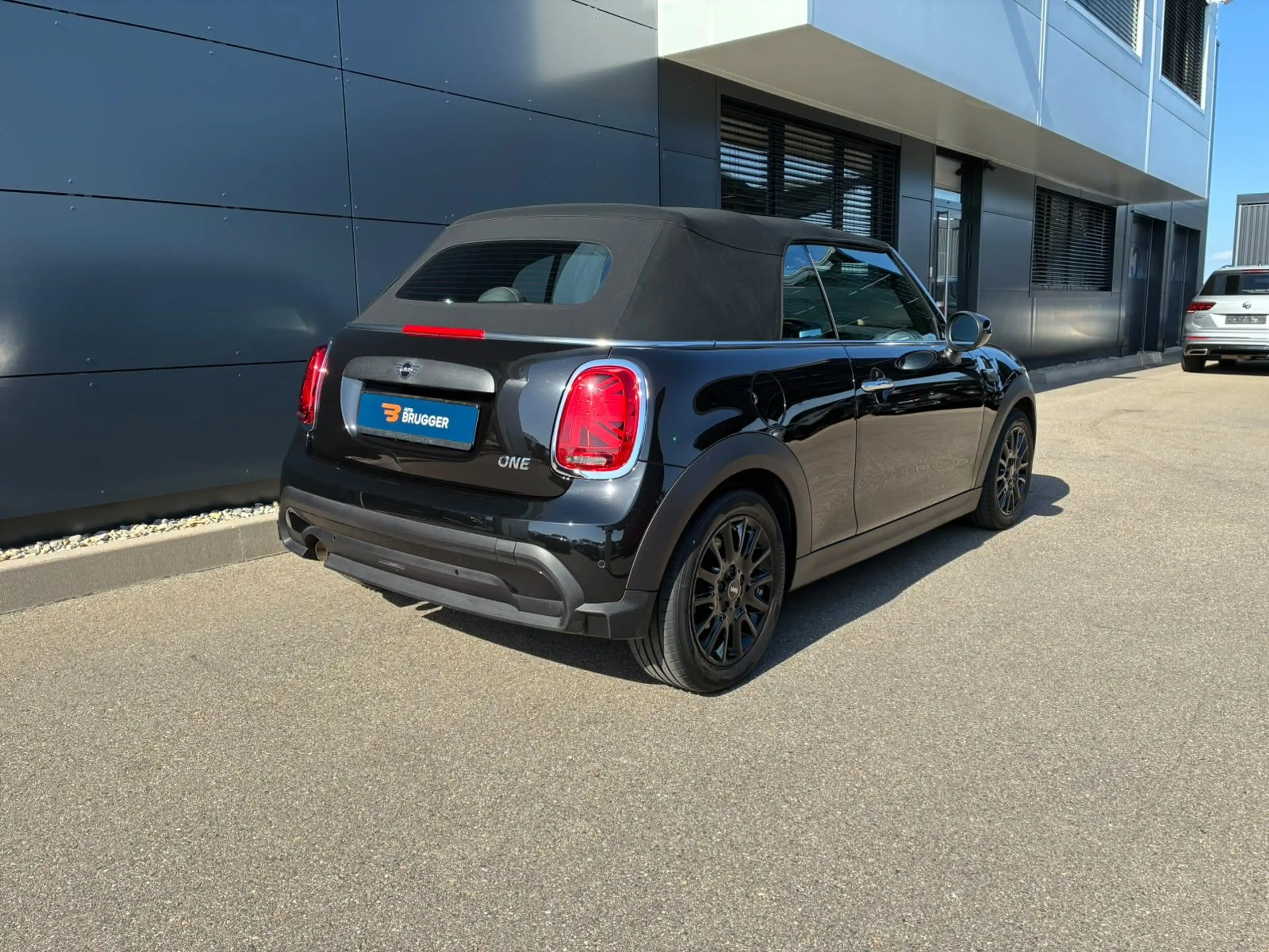 MINI One Cabrio LED PDC SHZ DAB — photo 6