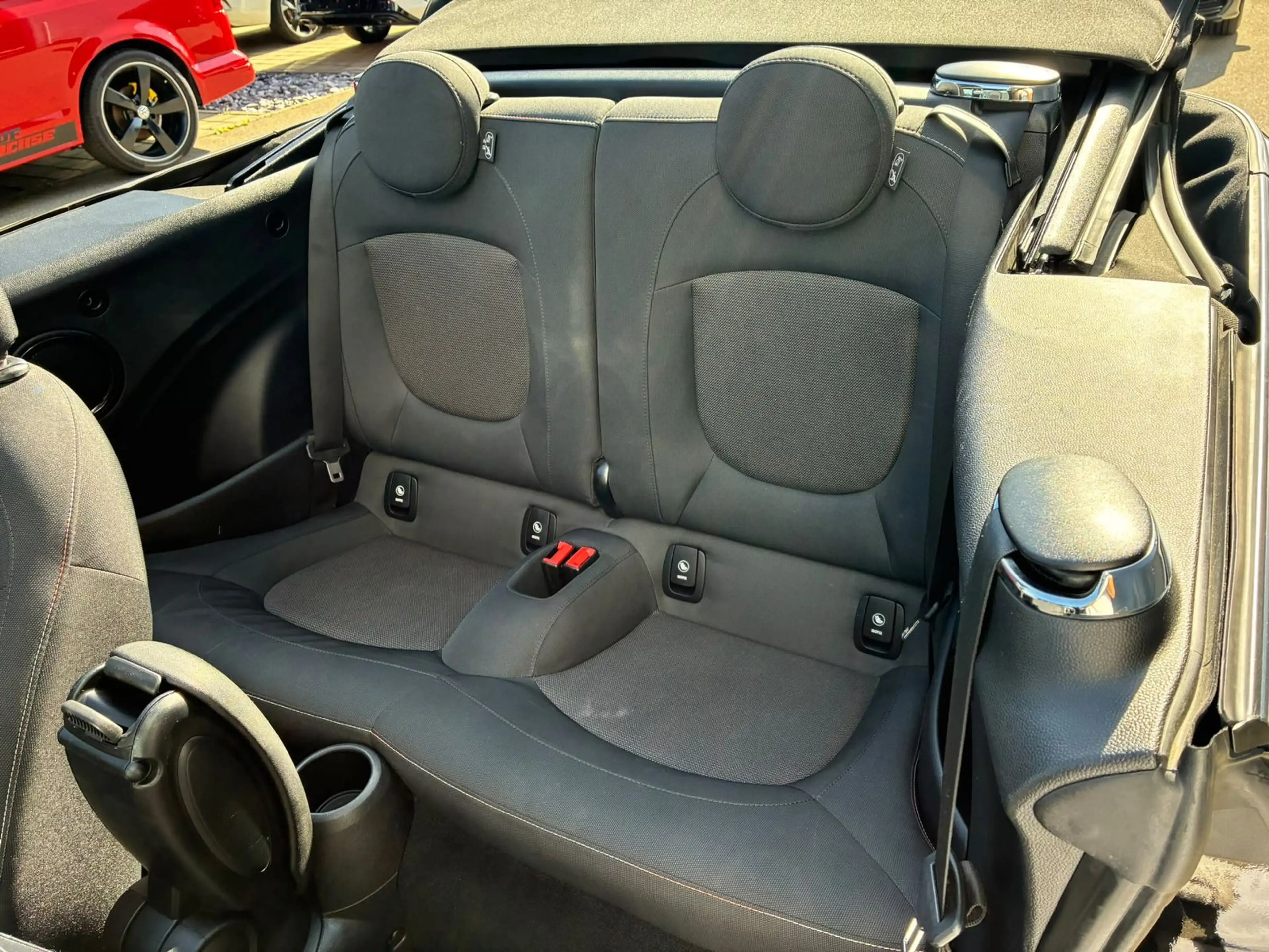 MINI One Cabrio LED PDC SHZ DAB — photo 14