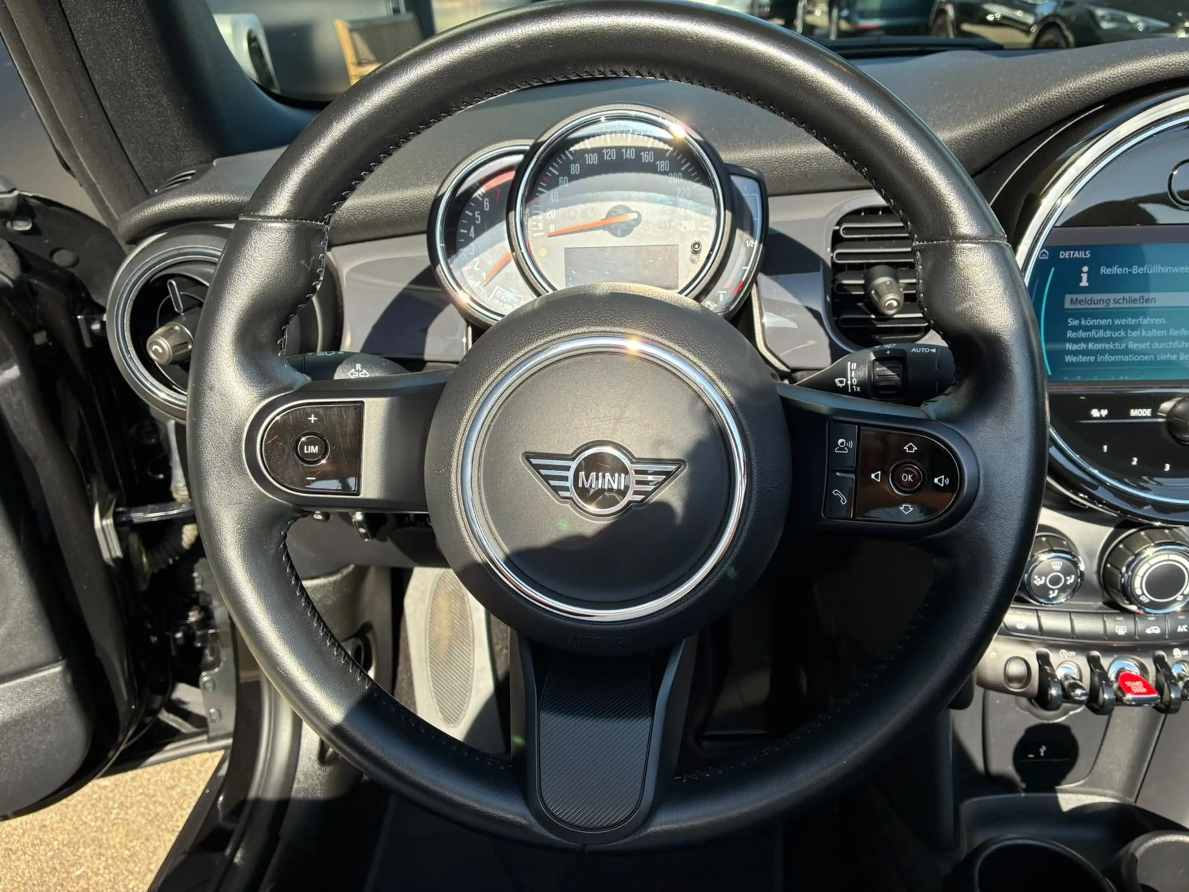 MINI One Cabrio LED PDC SHZ DAB — photo 11