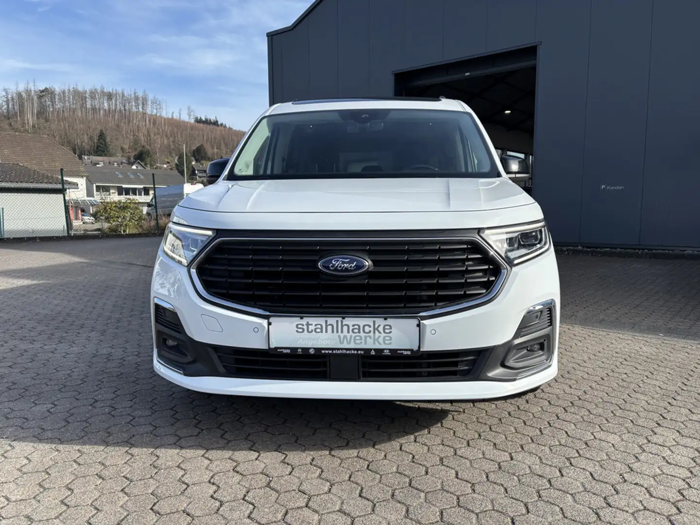 Ford Tourneo Connect 2.0 EcoBlue Grand Titanium Weiß - 2