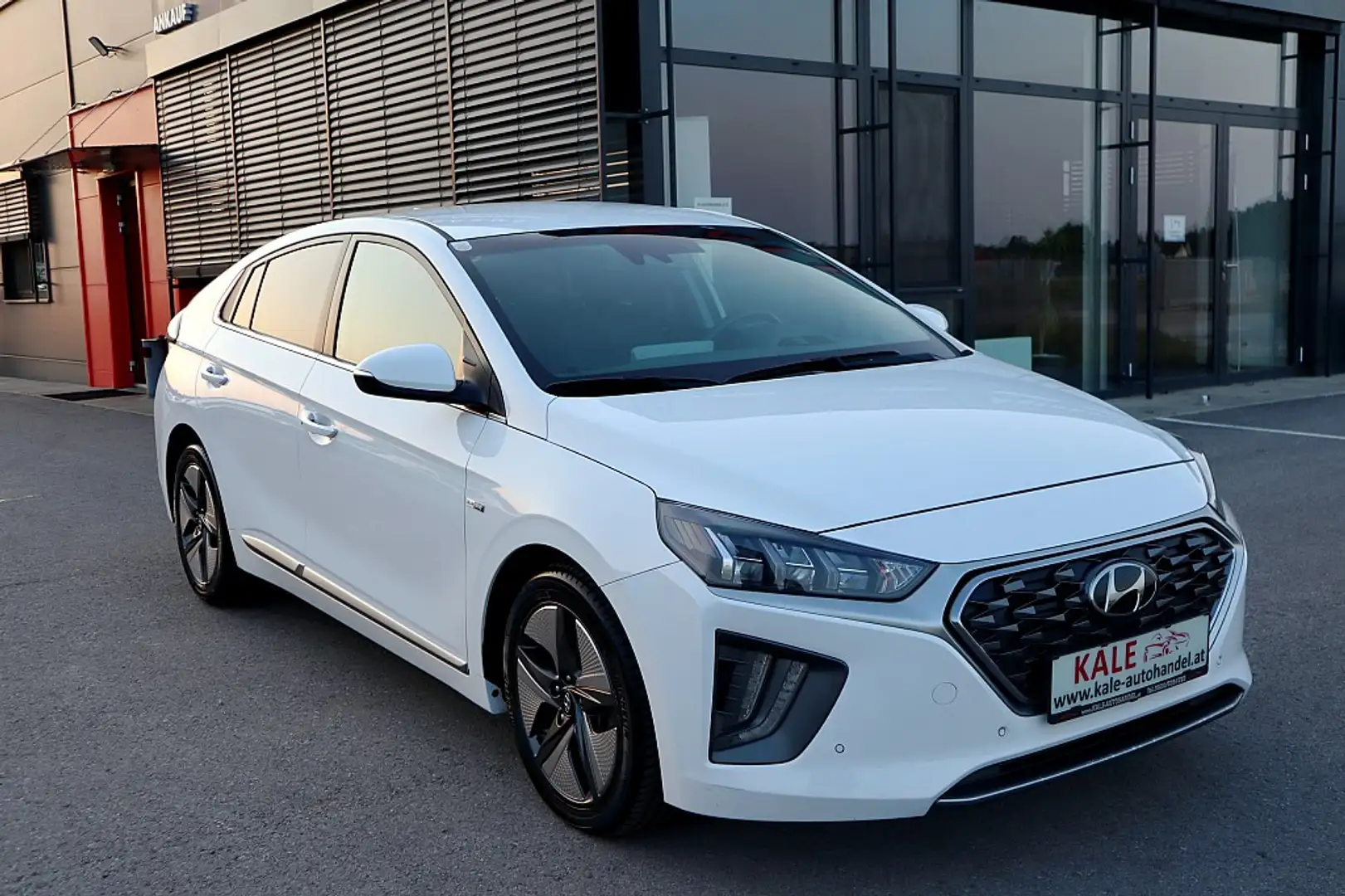 Hyundai IONIQ Ioniq 1,6 GDi Hybrid Level 5 DCT Aut. *1.Besitz... Белый - 2
