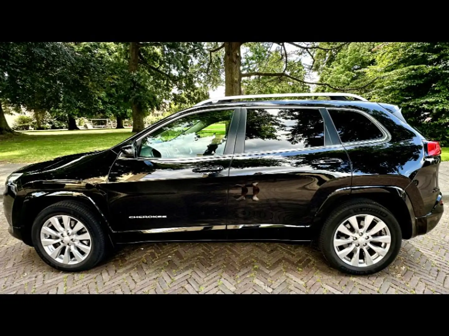 Jeep Cherokee Cherokee 2.2 Overland Zwart - 1