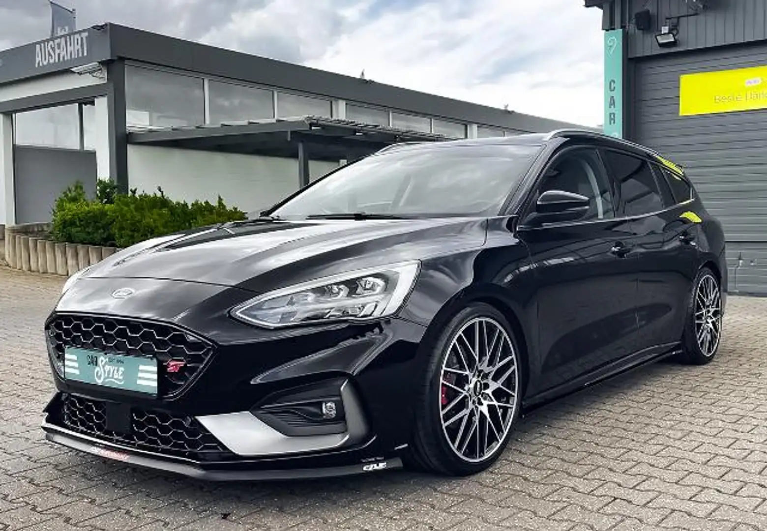 Ford Focus 1.5 ST Line NAVI SHZ PDC BASTUCK LED B&O Noir - 1