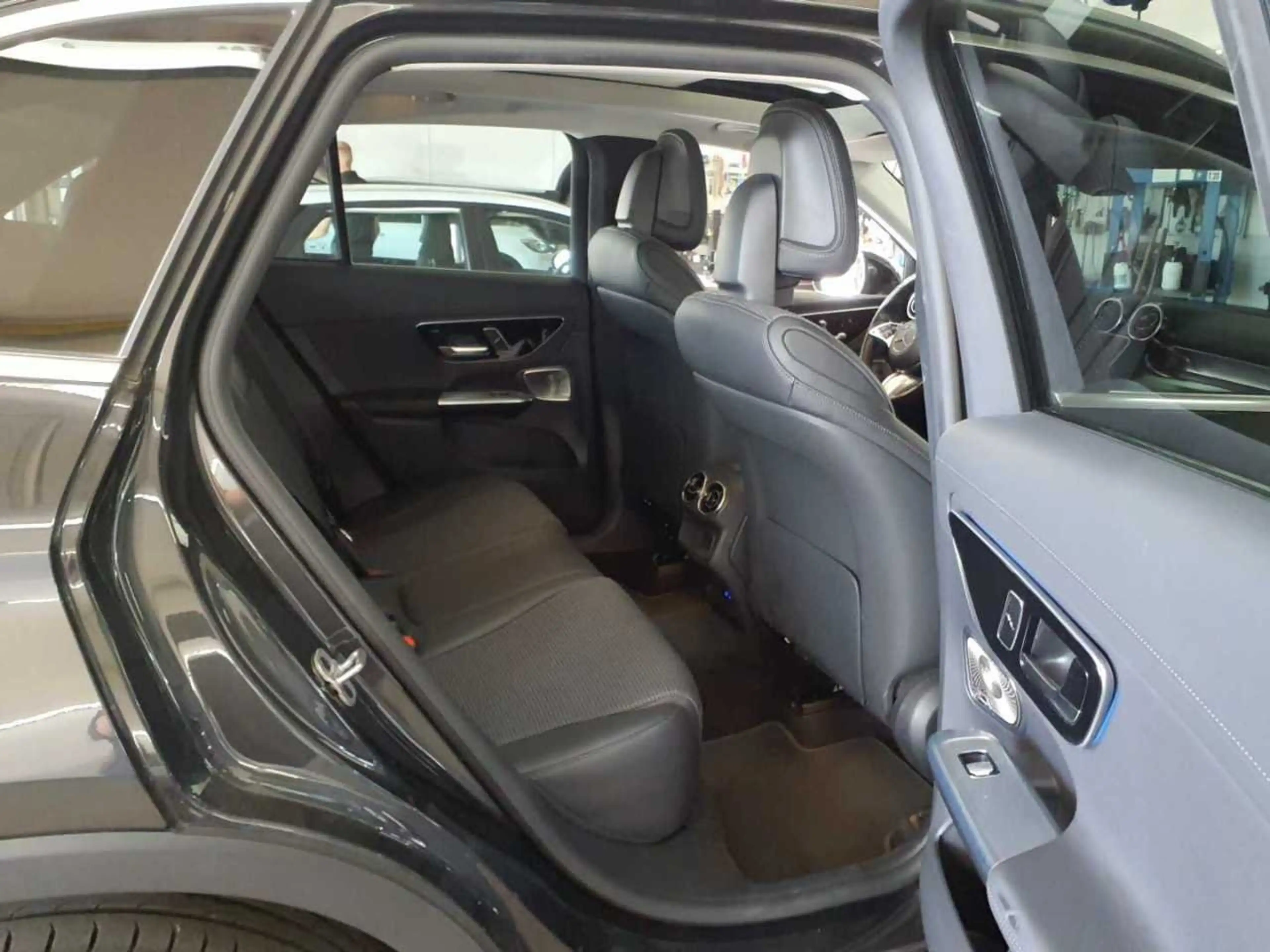Mercedes-Benz GLC 220 d Avantgarde 4Matic Burmester 360° Pano — photo 11