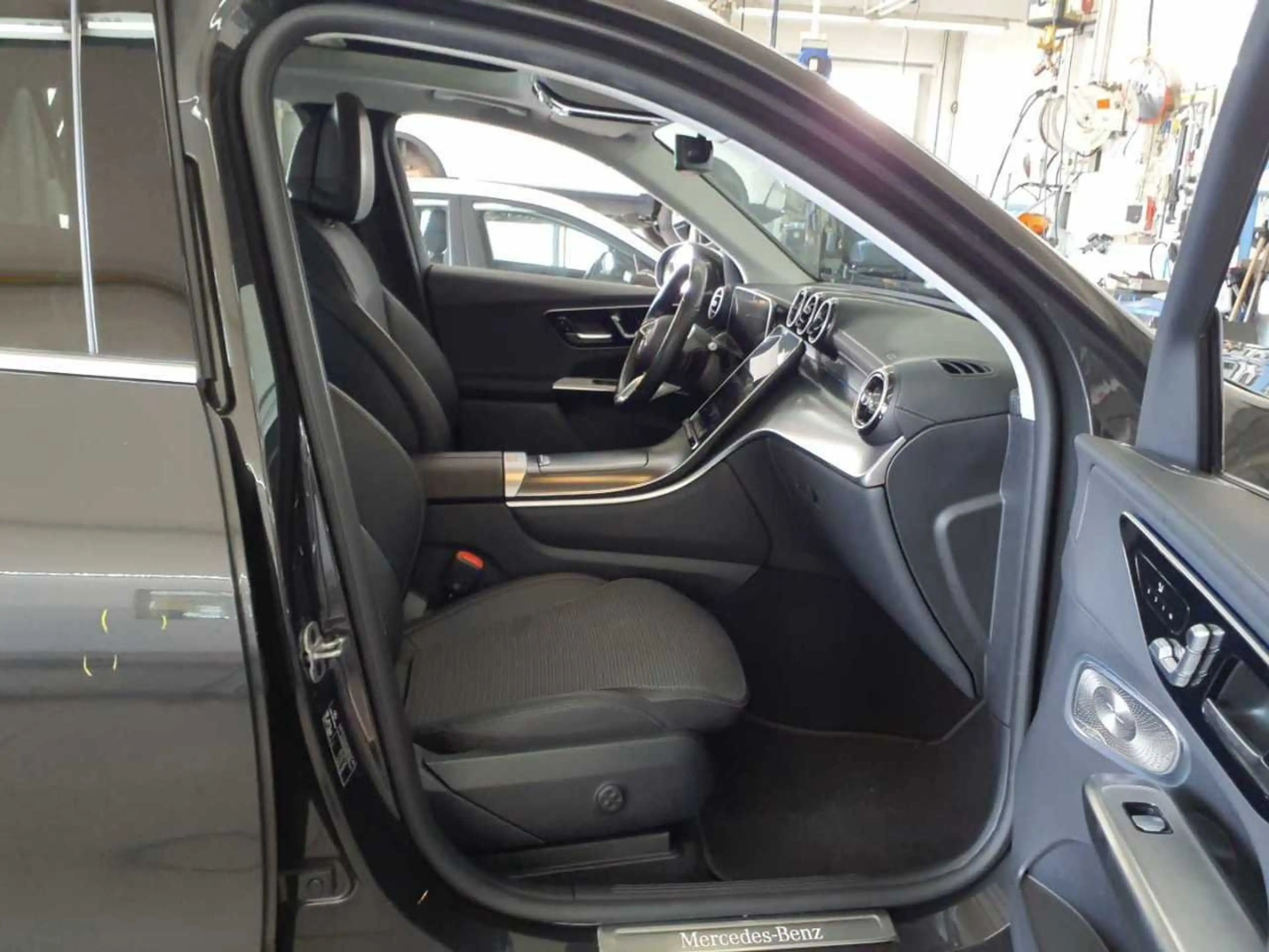 Mercedes-Benz GLC 220 d Avantgarde 4Matic Burmester 360° Pano — photo 9