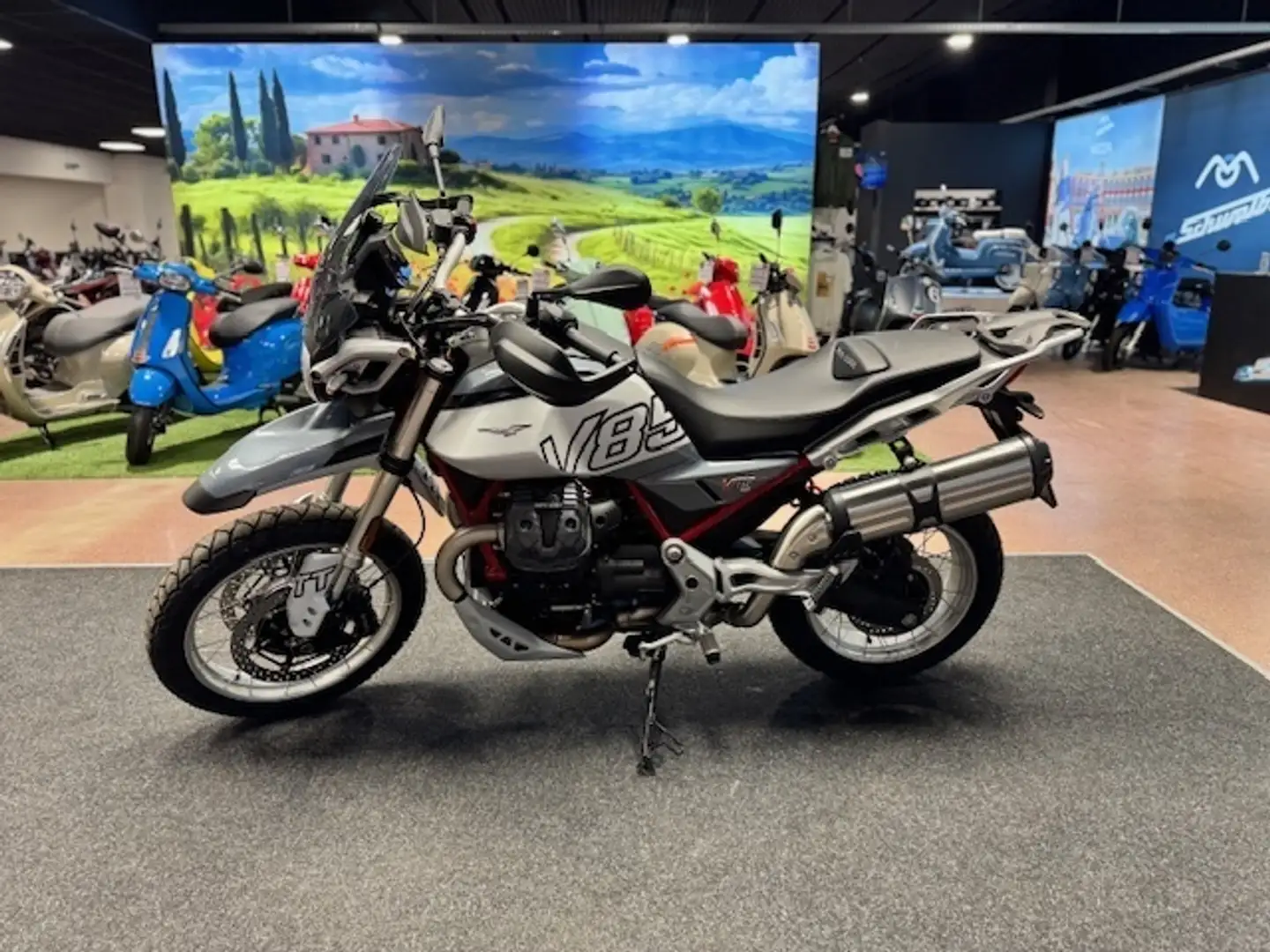 Moto Guzzi V85 TT E5+ GRIGIO TAMBORA Gris - 1
