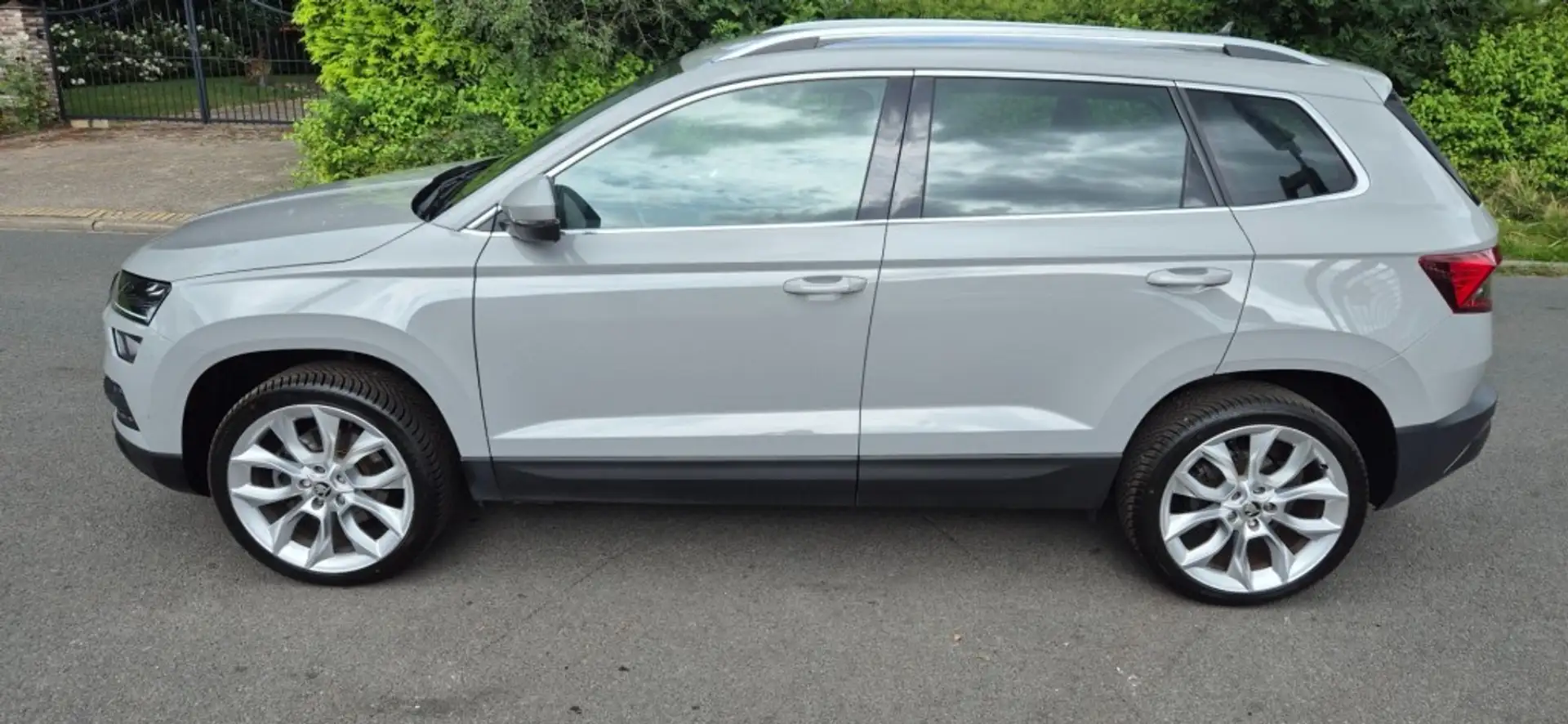 Skoda Karoq 1.5 TSI ACT Sportline Automaat*stoel*stuur verw*cr Groen - 1
