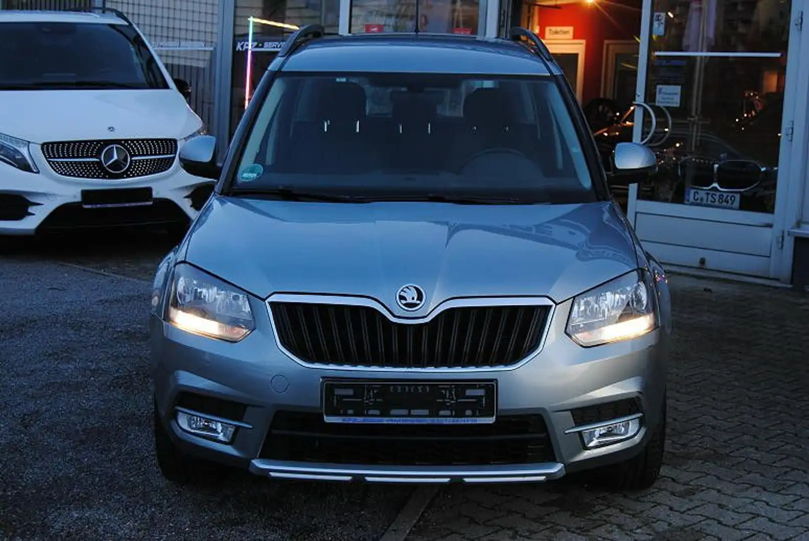 Skoda Yeti 1.2 TSI Ambition.Sitzh.PDC.Tempomat Grau - 2