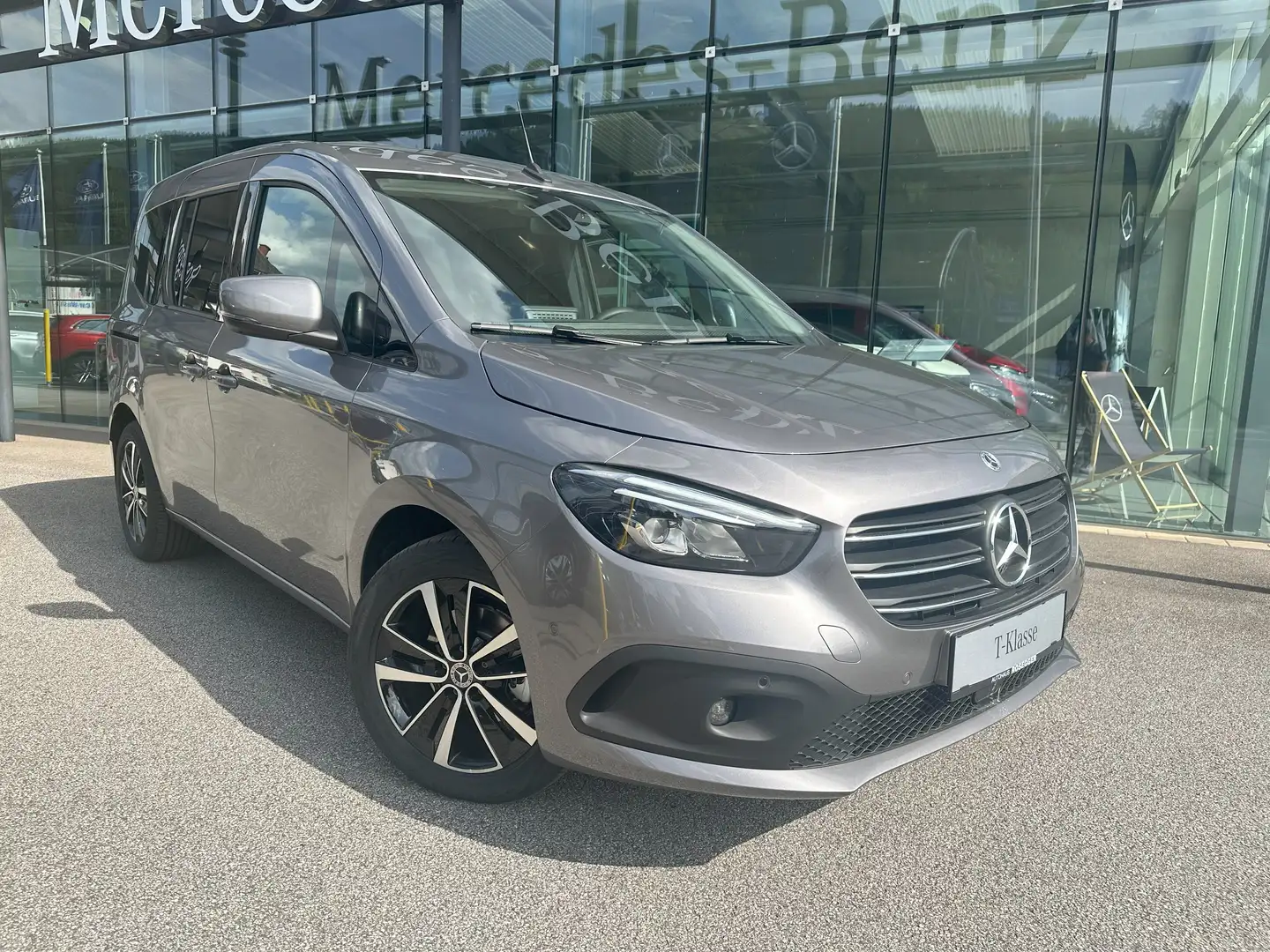 Mercedes-Benz T-Klasse 180 d standard *NUR 275km*Premium Paket* Grau - 2