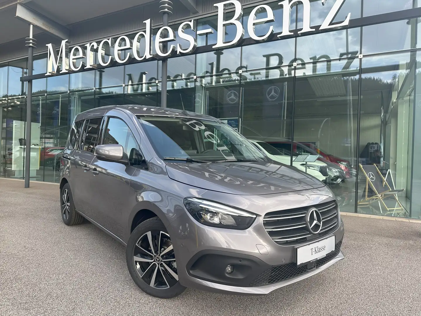 Mercedes-Benz T-Klasse 180 d standard *NUR 275km*Premium Paket* Grau - 1