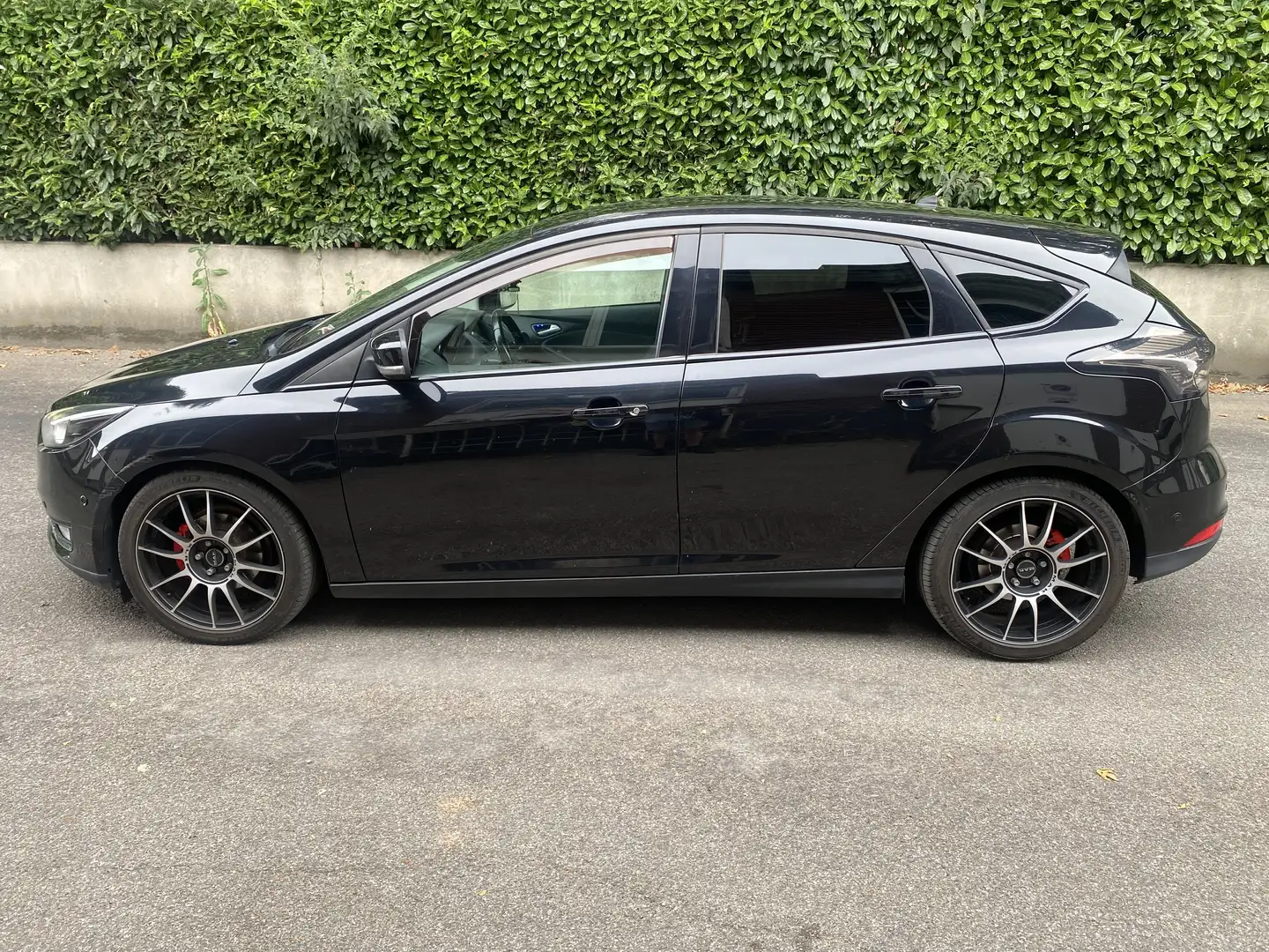 Ford Focus 5p 1.5 tdci Titanium X s&s 120cv (EURO 6B) Nero - 2