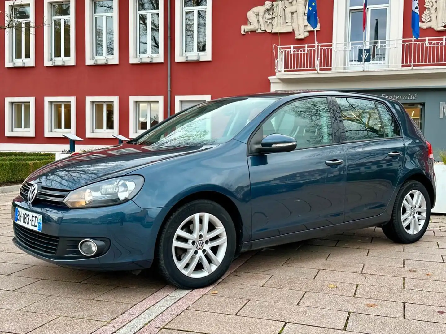 Volkswagen Golf 1.6 tdi trendline Bleu - 2