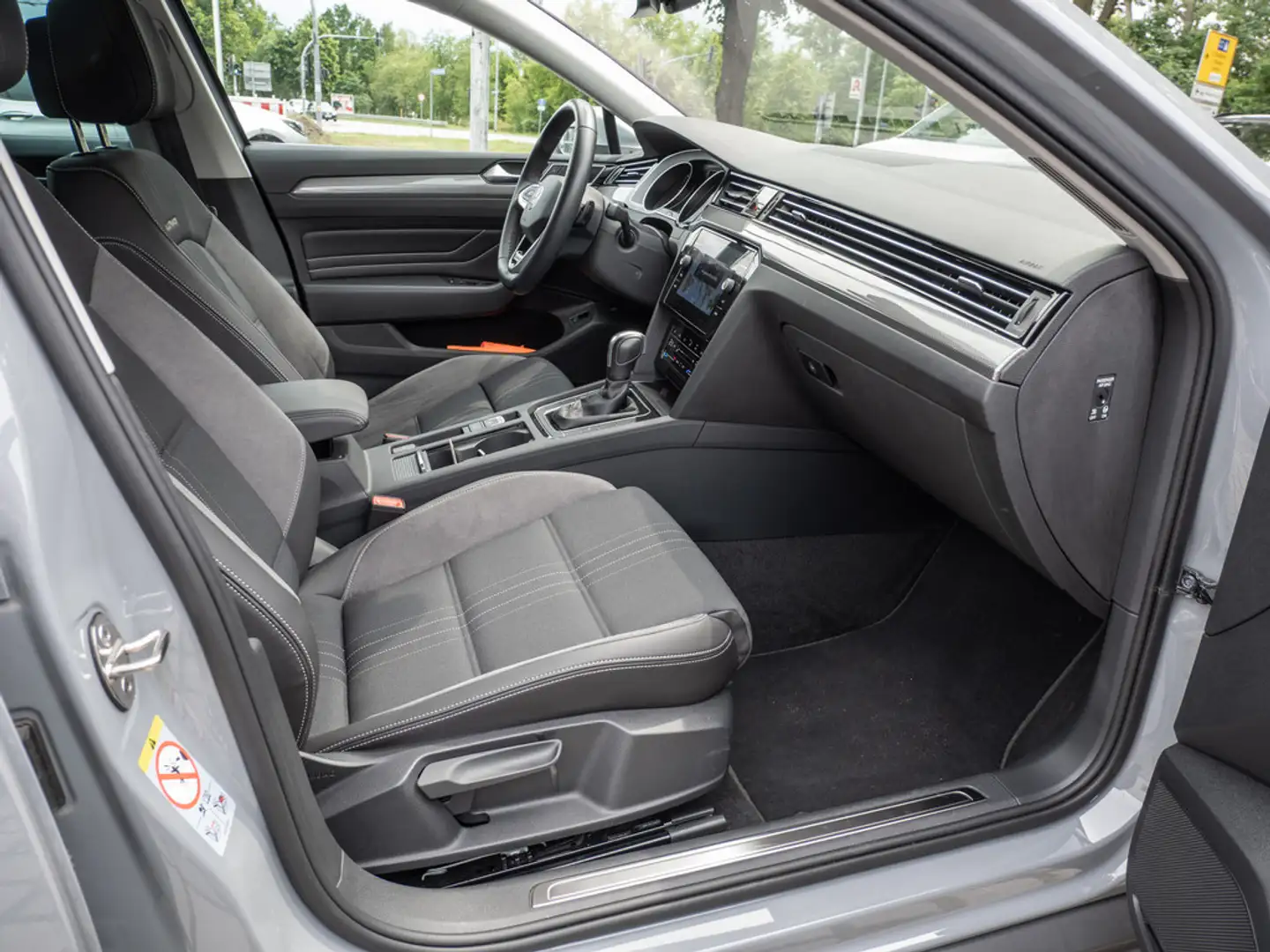 Volkswagen Passat Alltrack 2.0 TDI 4MOTION AHK ACC LED Grau - 2