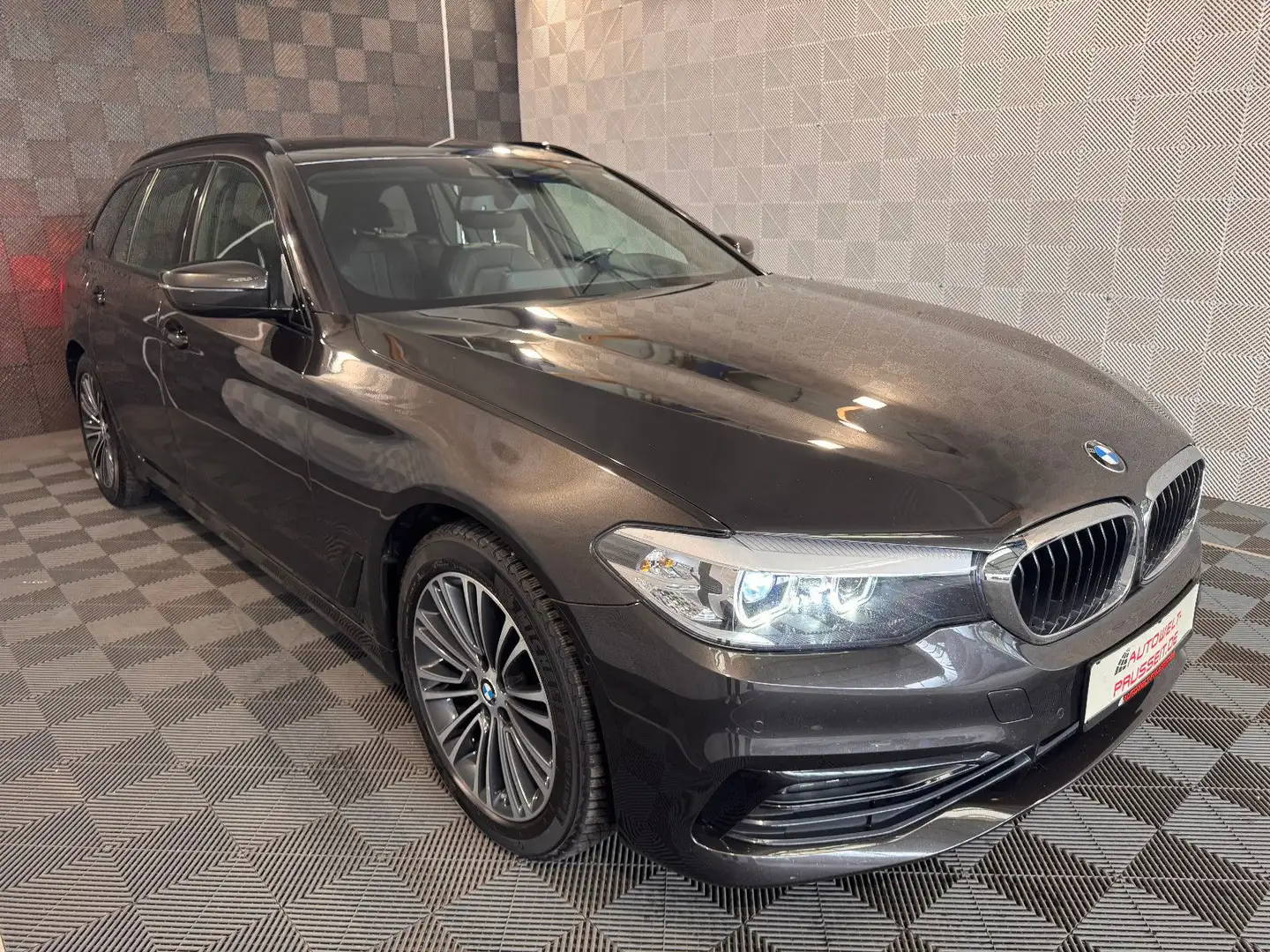 BMW 530 d Tour. xDr *SPORT*ACC-LED-R.KAM-HUD-NAV PROF Braun - 1