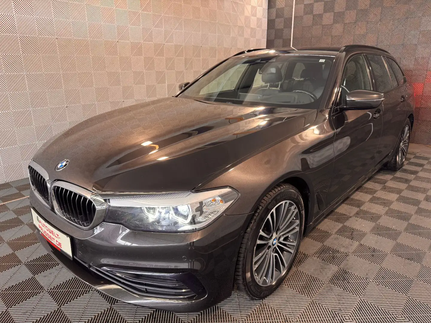 BMW 530 d Tour. xDr *SPORT*ACC-LED-R.KAM-HUD-NAV PROF Braun - 2