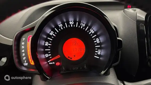 Peugeot 108 view 10
