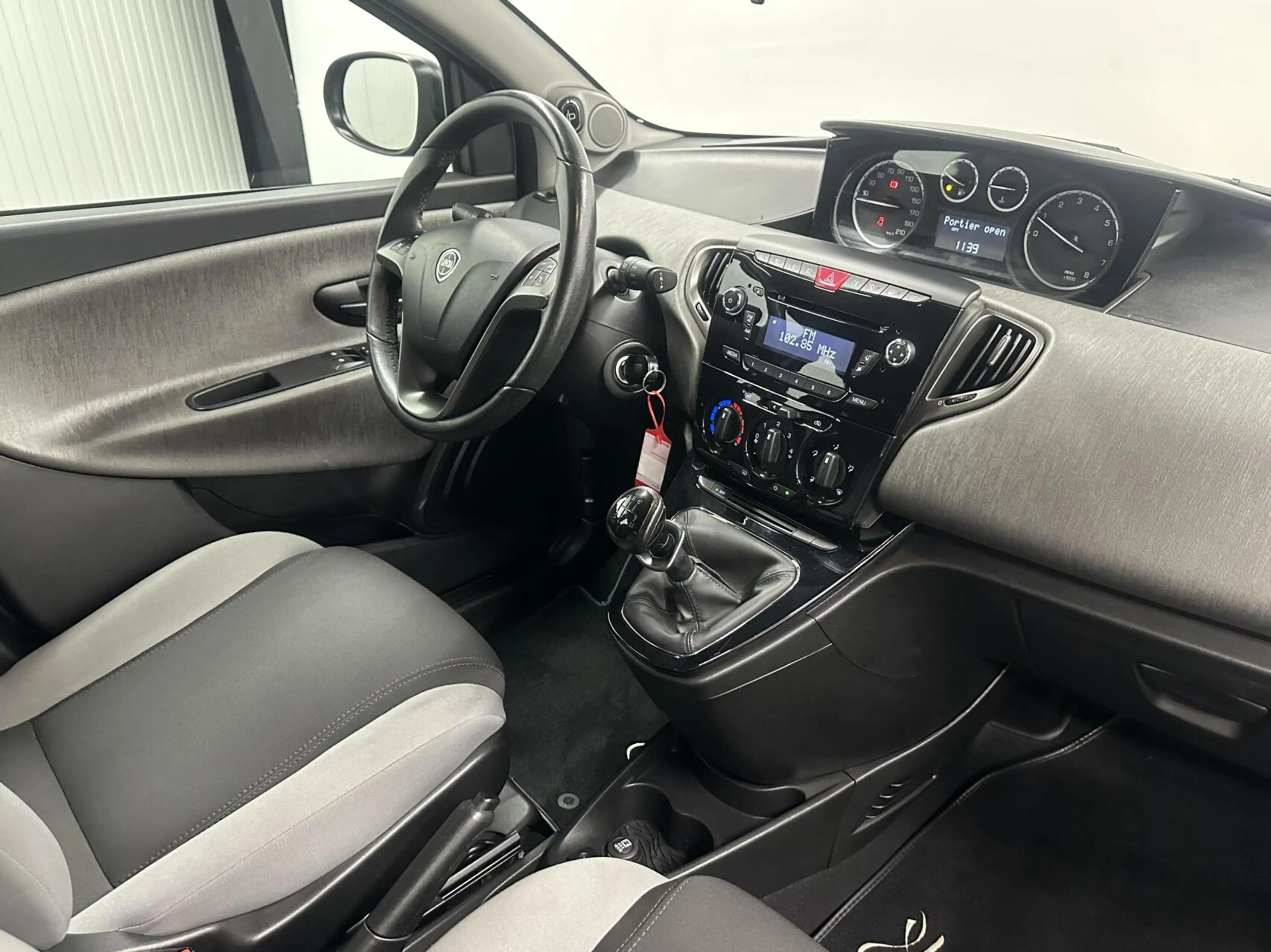 Lancia Ypsilon 0.9 TwinAir S MomoDesign AIRCO LM. — photo 12