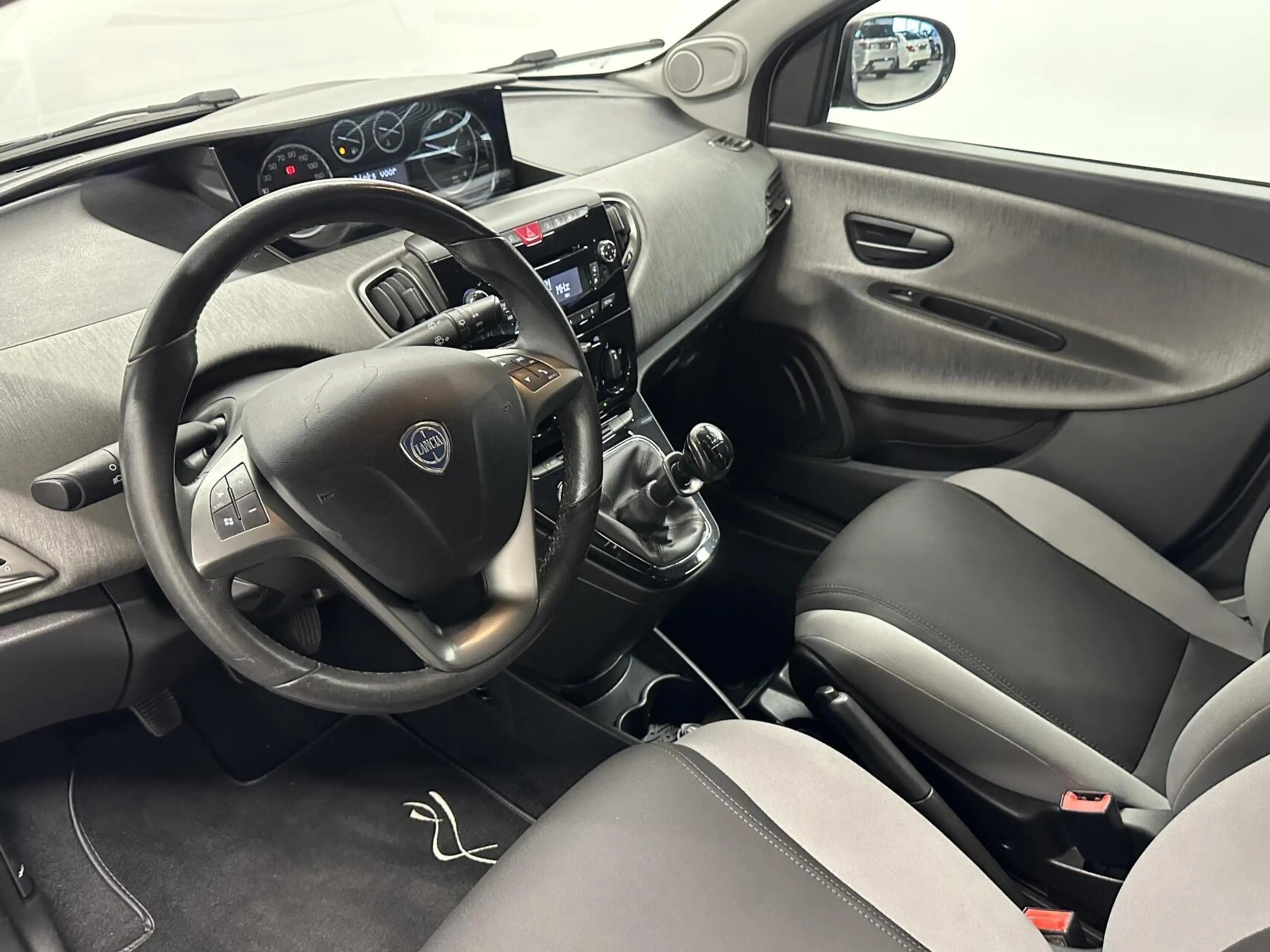 Lancia Ypsilon 0.9 TwinAir S MomoDesign AIRCO LM. — photo 14