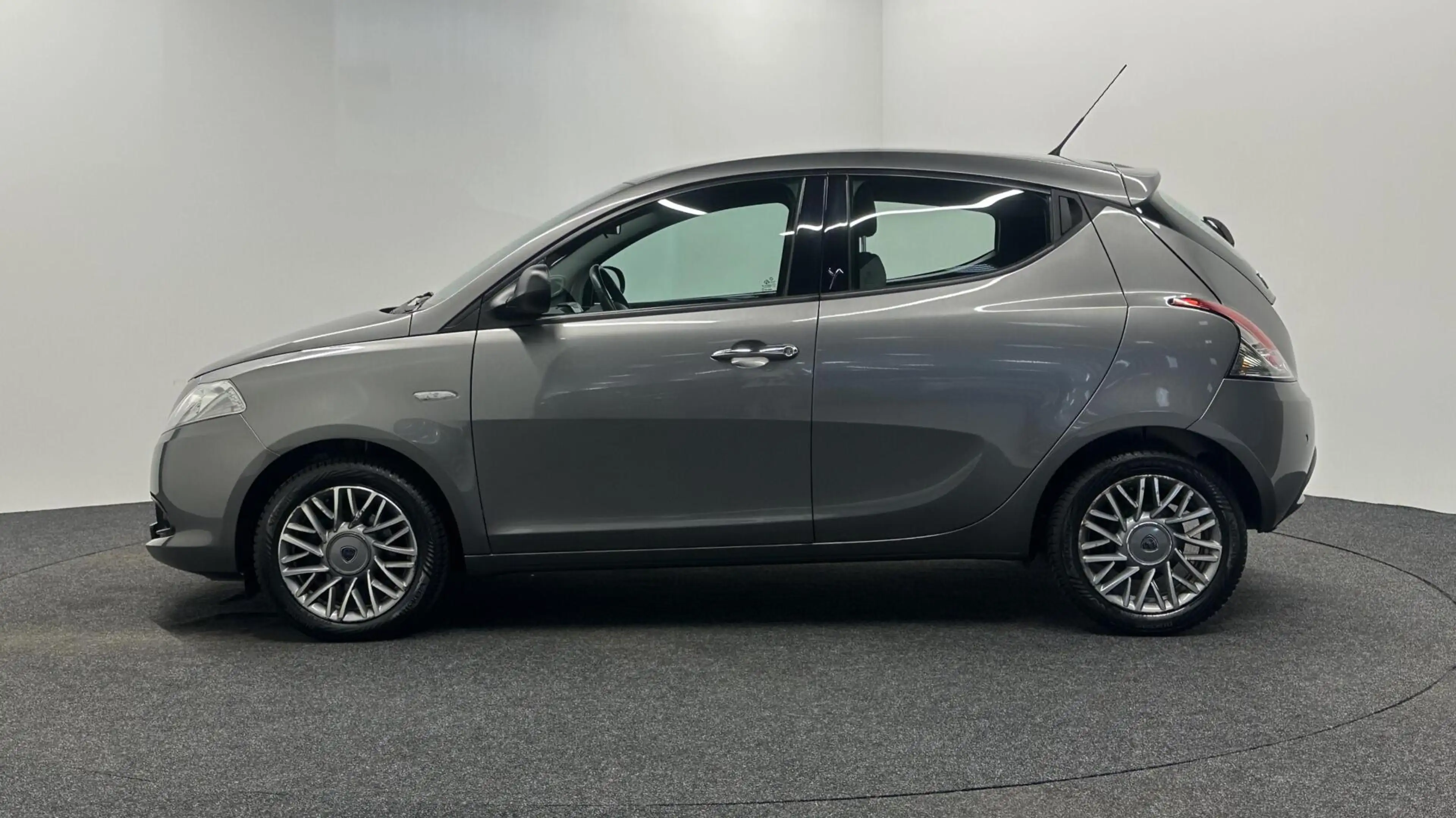 Lancia Ypsilon 0.9 TwinAir S MomoDesign AIRCO LM. — photo 8