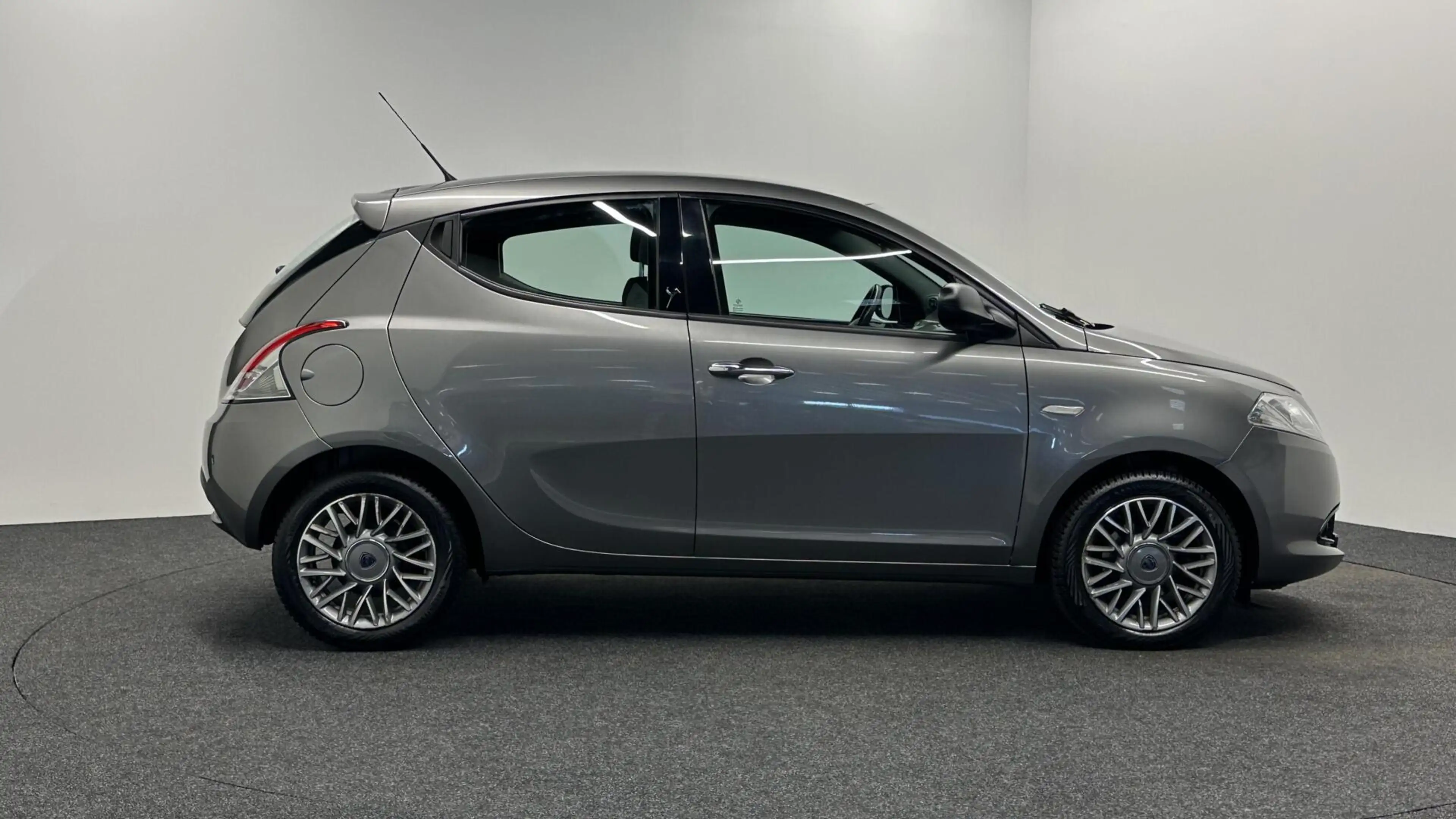 Lancia Ypsilon 0.9 TwinAir S MomoDesign AIRCO LM. — photo 9
