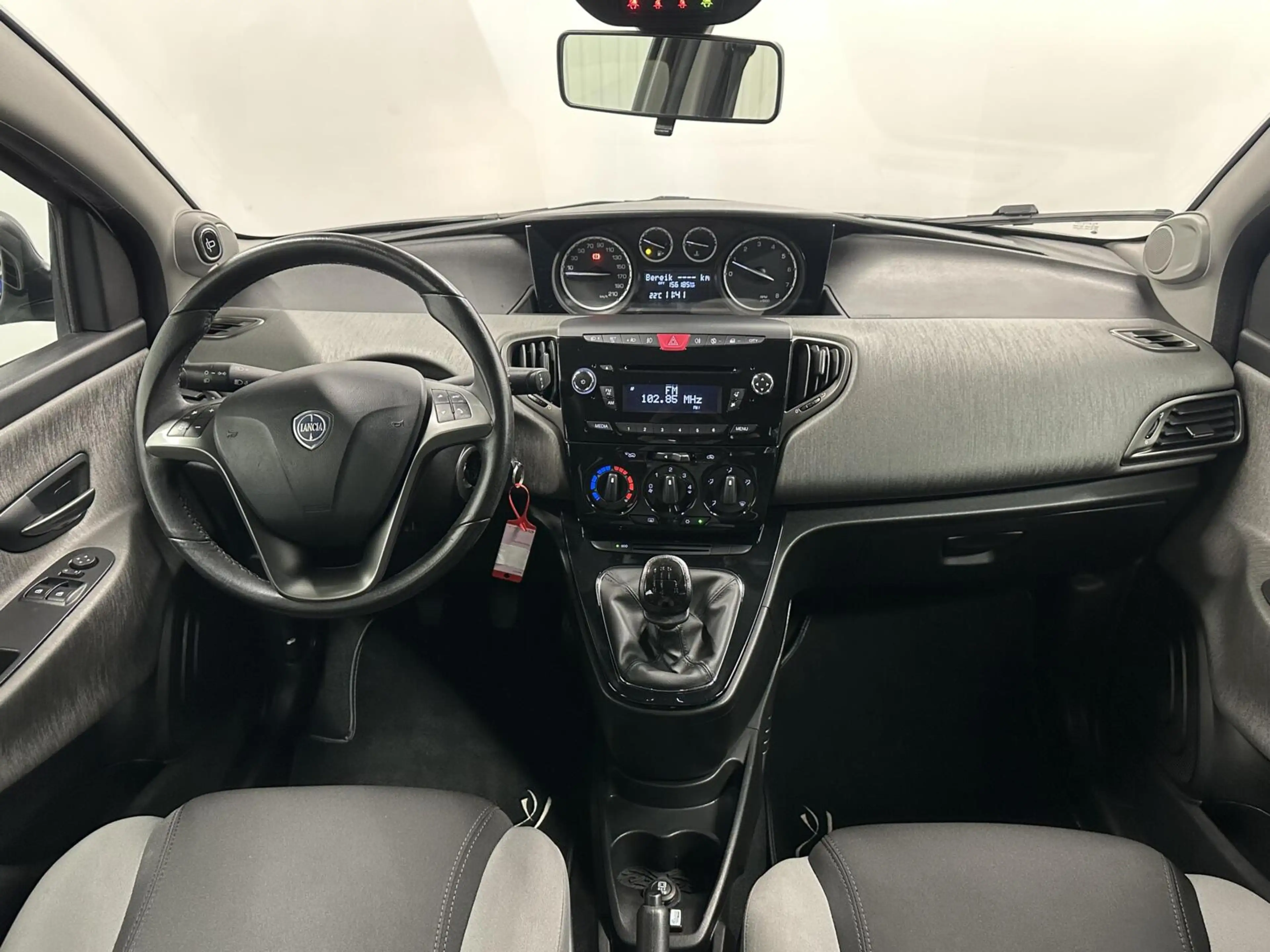Lancia Ypsilon 0.9 TwinAir S MomoDesign AIRCO LM. — photo 2