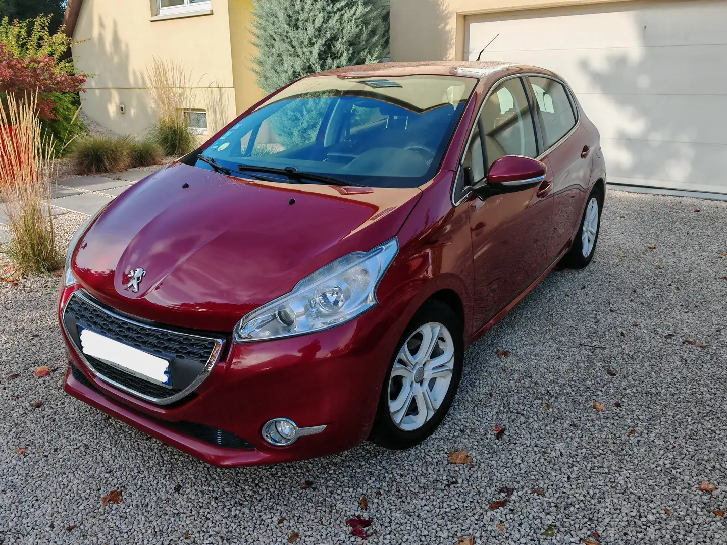 Peugeot 208 208 1.6 e-HDi 115ch FAP BVM6 Allure Rouge - 1
