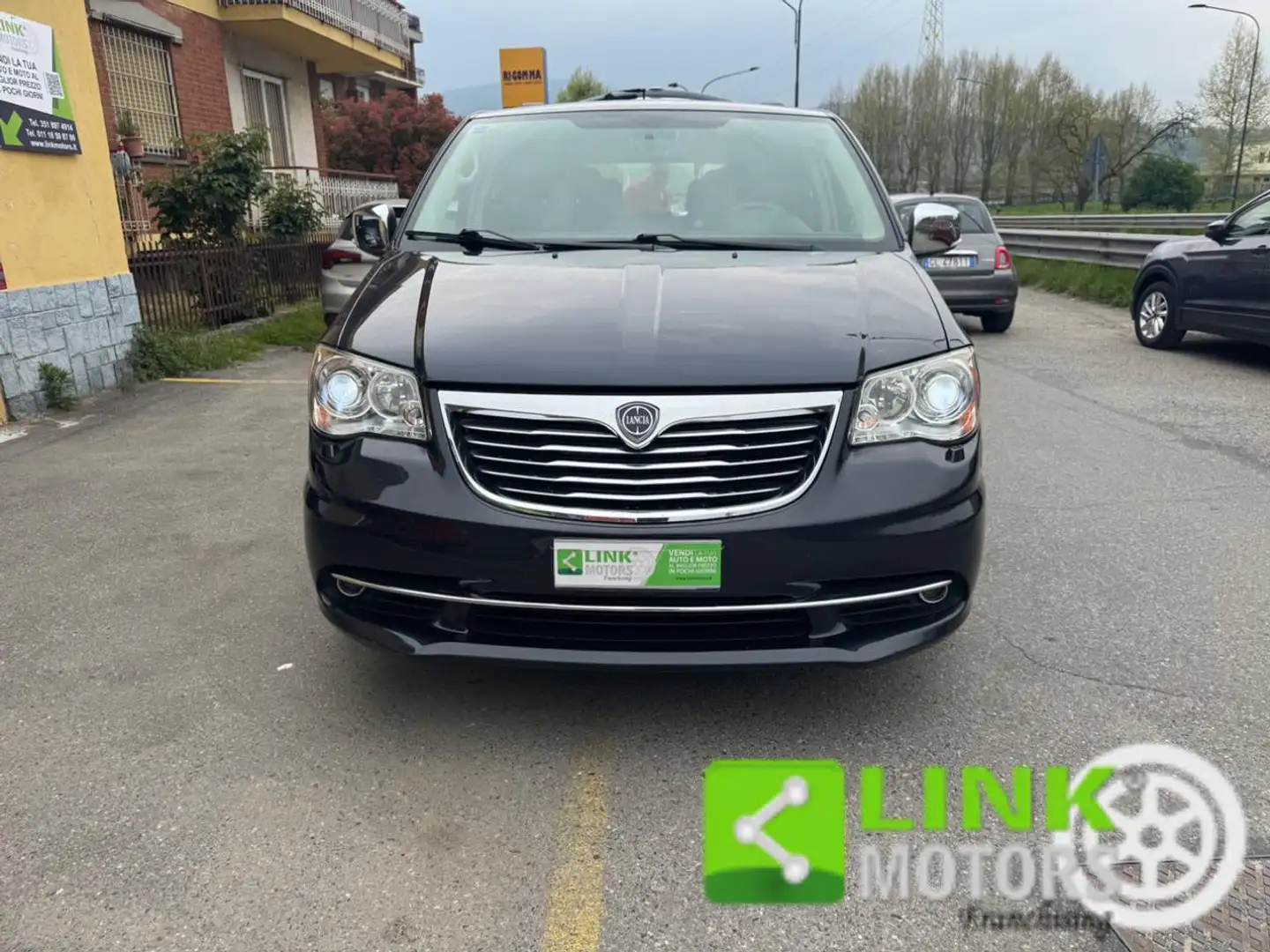 Lancia Voyager 2.8 Turbodiesel Platinum 177 CV Zwart - 2