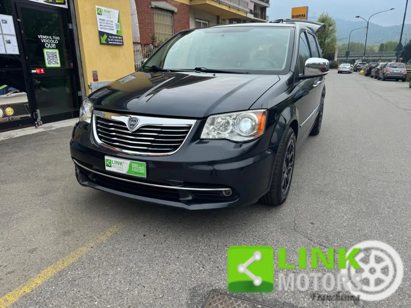 Lancia Voyager 2.8 Turbodiesel Platinum 177 CV Zwart - 1