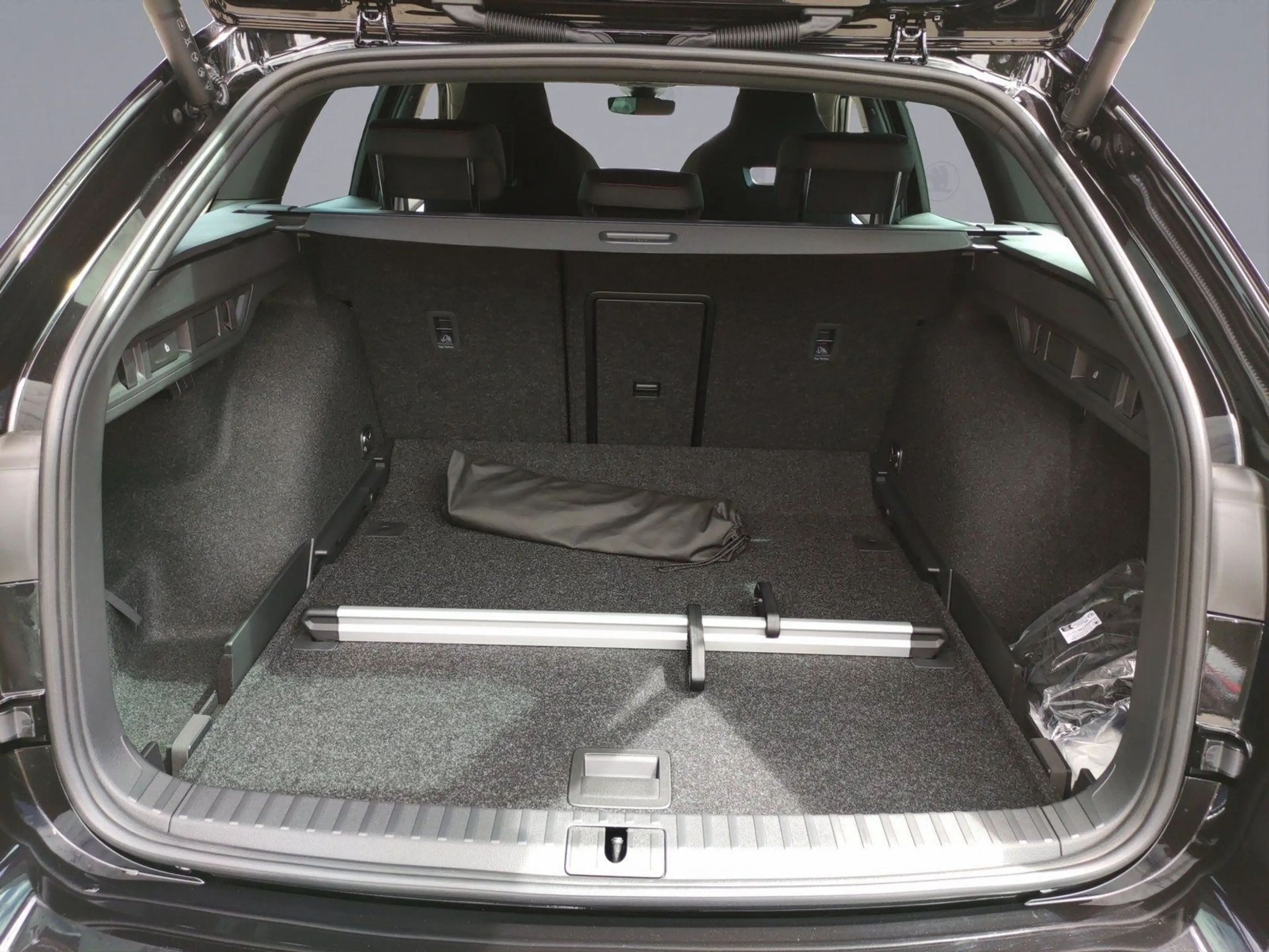 Skoda Octavia Combi RS 2.0 TDI DSG 200PS NAVI ACC LED — photo 8