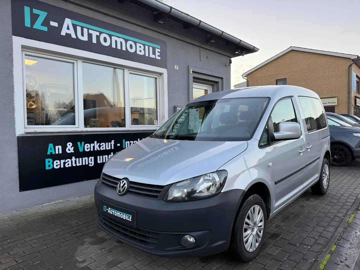 Volkswagen Caddy Team 1,6 TDI AHK Grau - 1