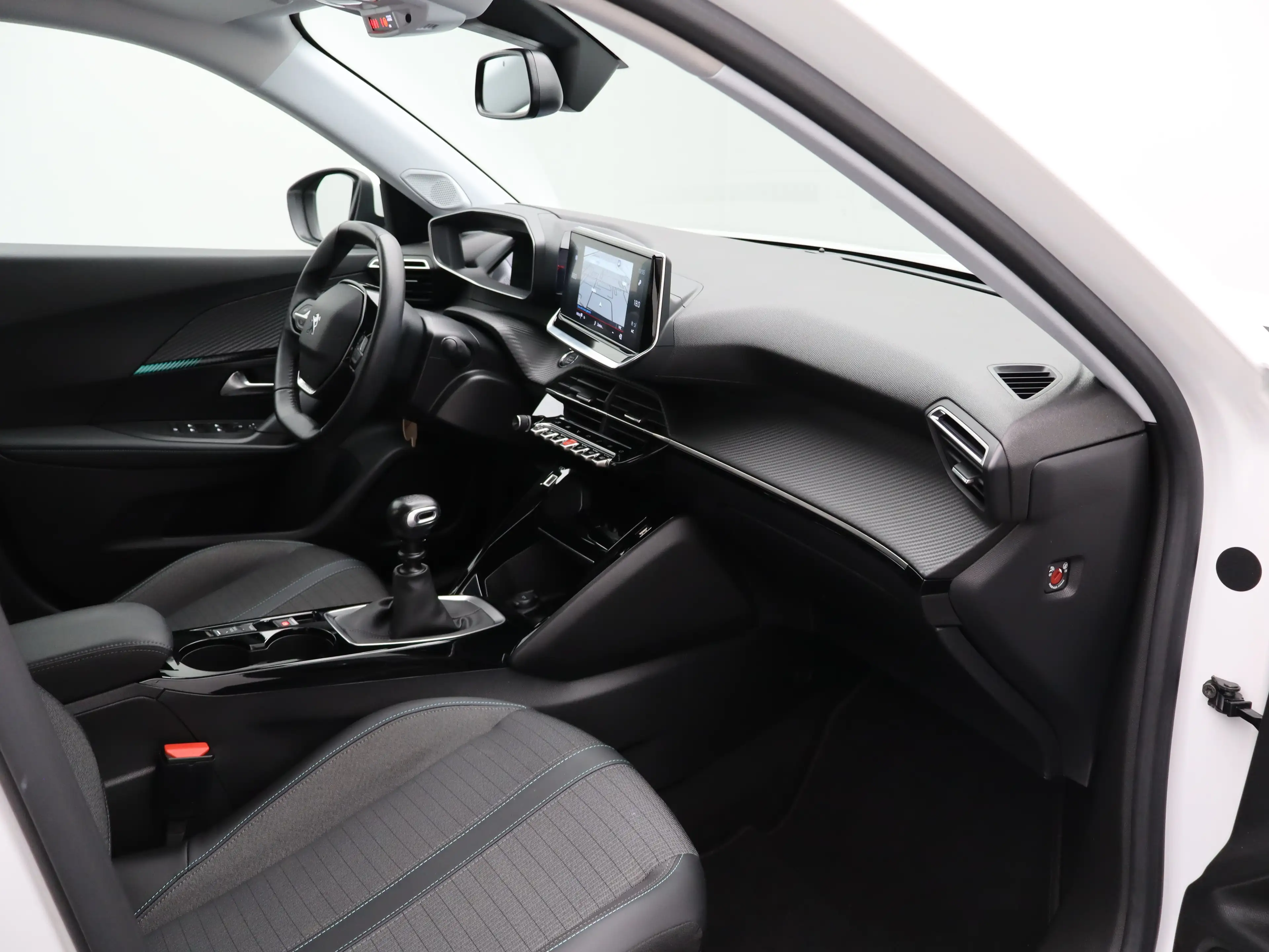 Peugeot 2008 1.2 PureTech Allure Pack | Navi | Cruise | Clima | — photo 35
