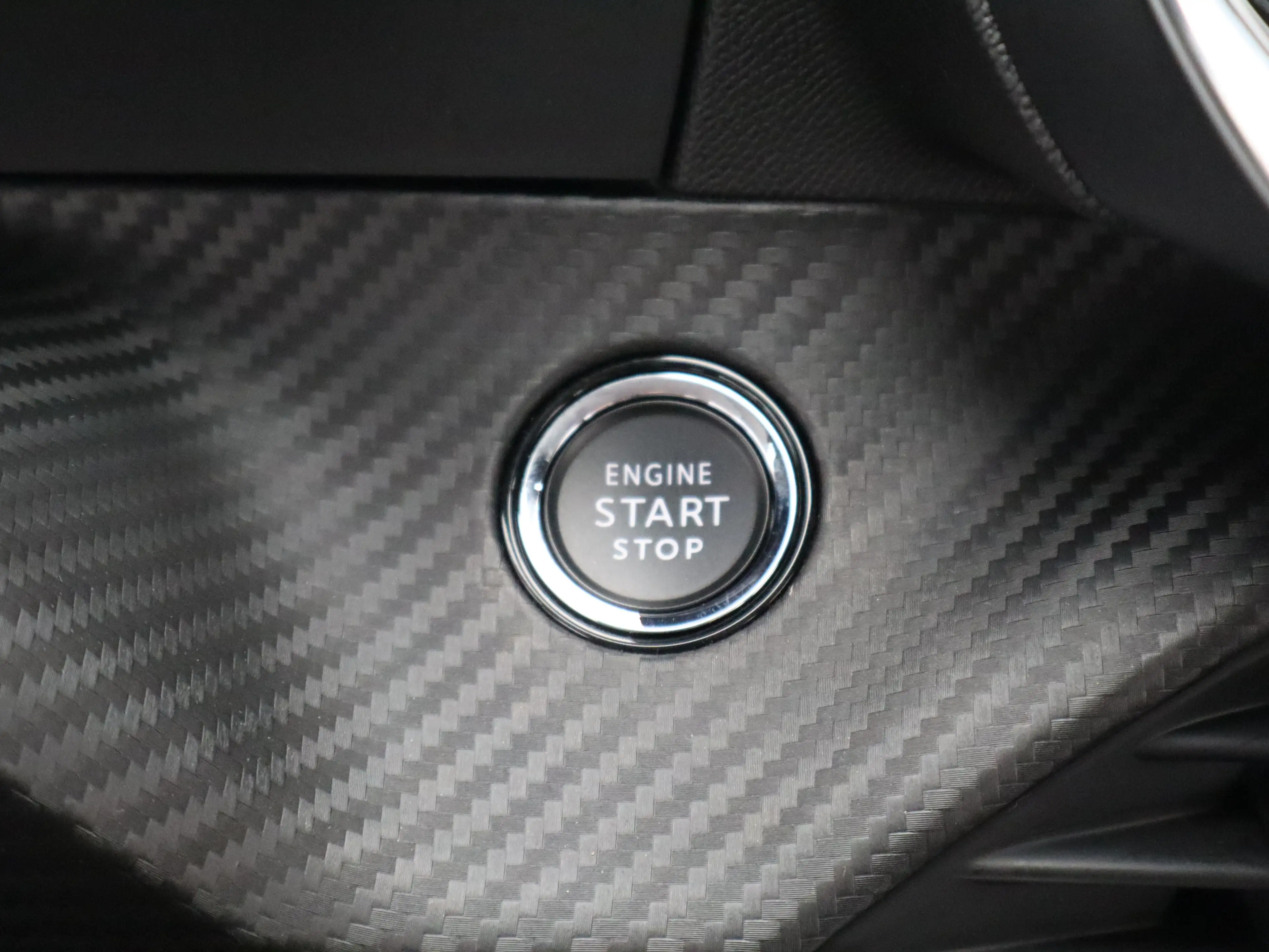 Peugeot 2008 1.2 PureTech Allure Pack | Navi | Cruise | Clima | — photo 29